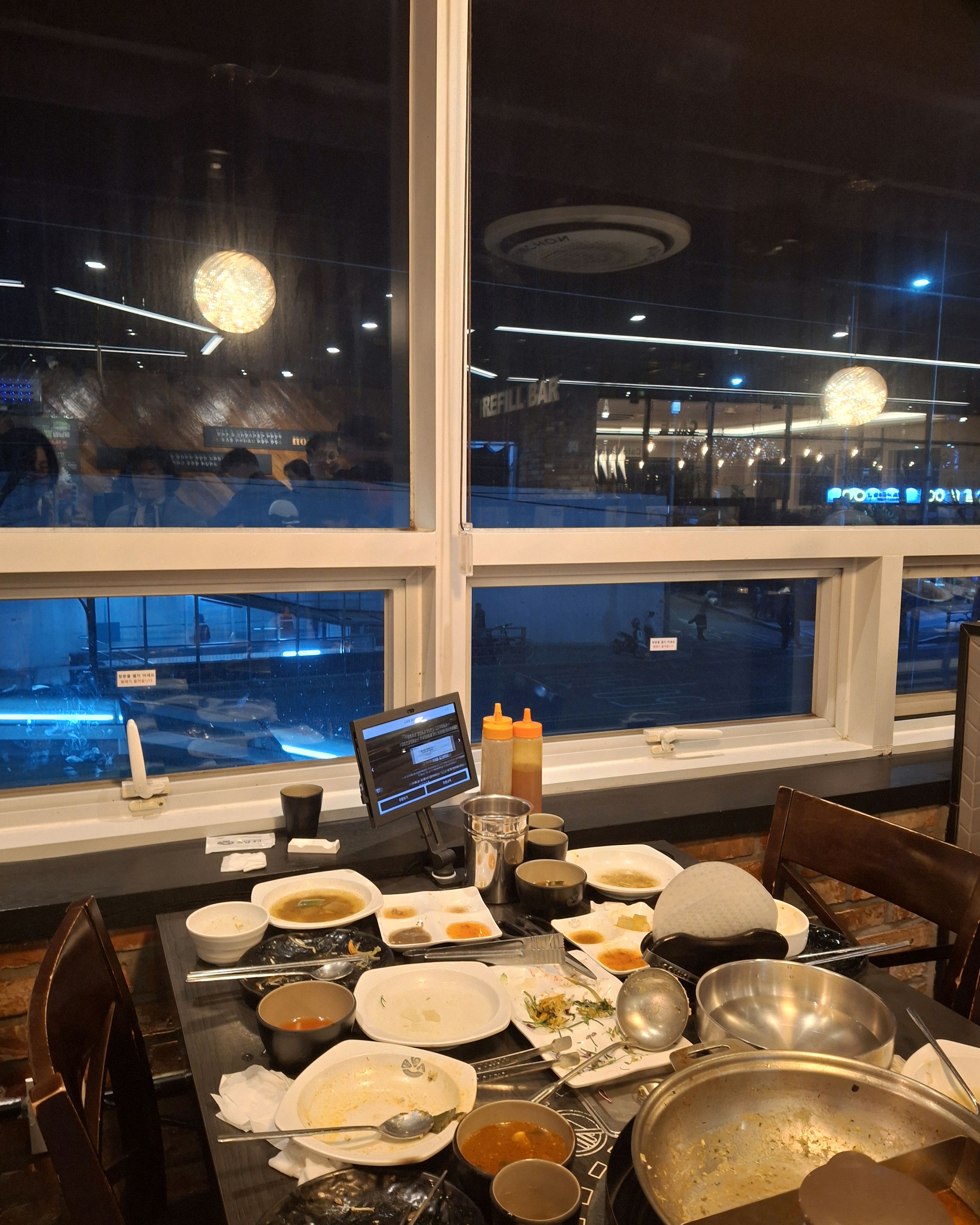 오랜만에 지인들과 만나 마음껏 먹고 대화하며 즐거운 시간 가졌네요. - 보라매역 맛집 소담촌 보라매역점