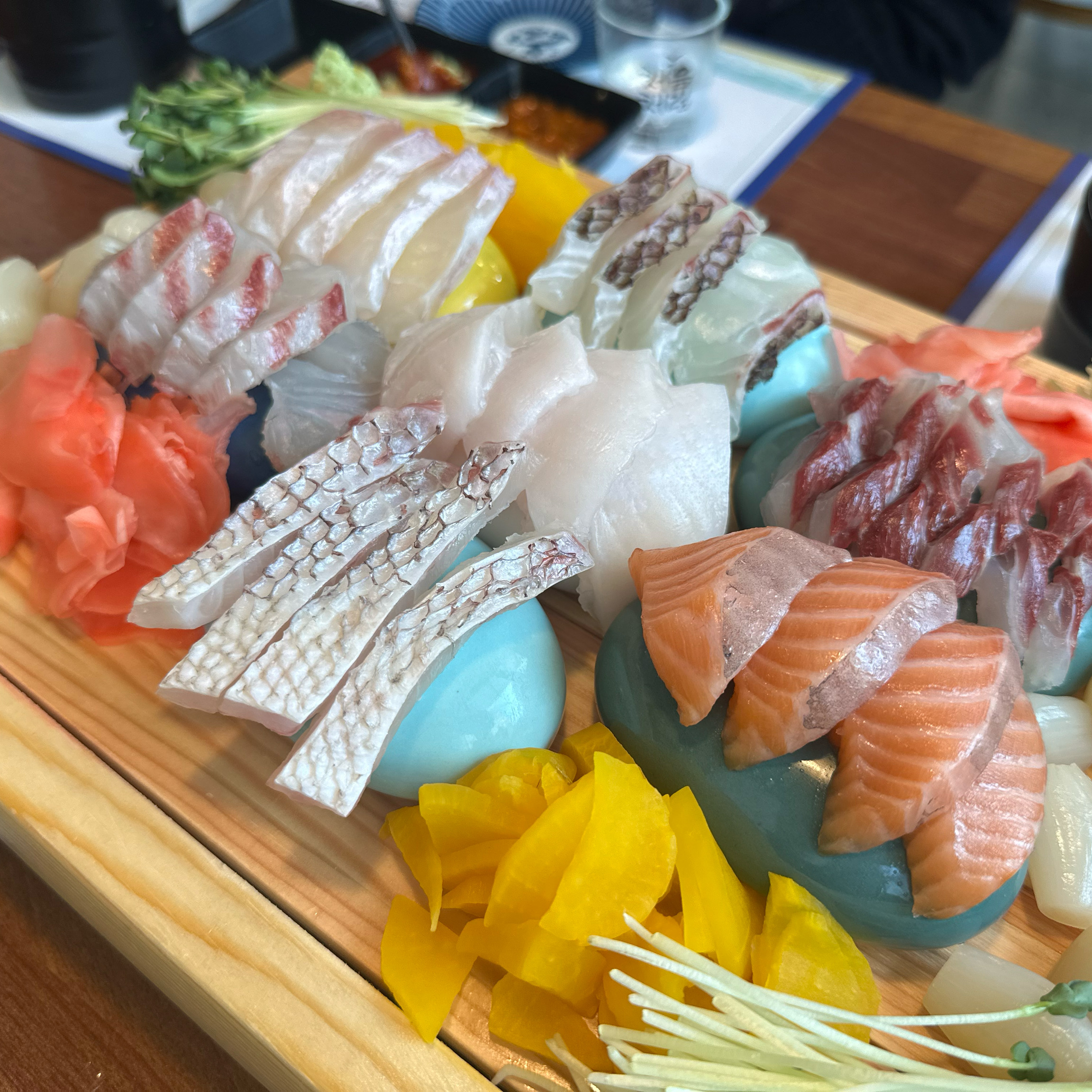 숙성회를 좋아하는 저희 가족이 양껏 맛있게 신선한 회를 먹었습니다!! 주차도 편하고 회 좋