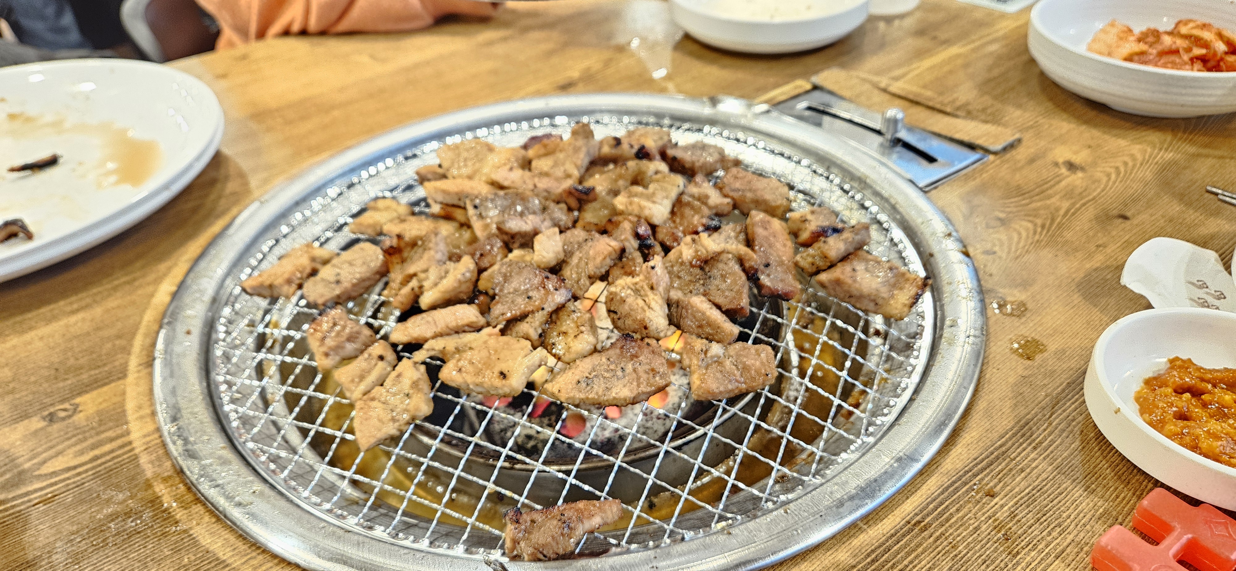 갈비하고 쌈채소가 너무 신선하내요. 아이들과 함께 왔는데 아이들도 너무 좋아다고 하네요 이