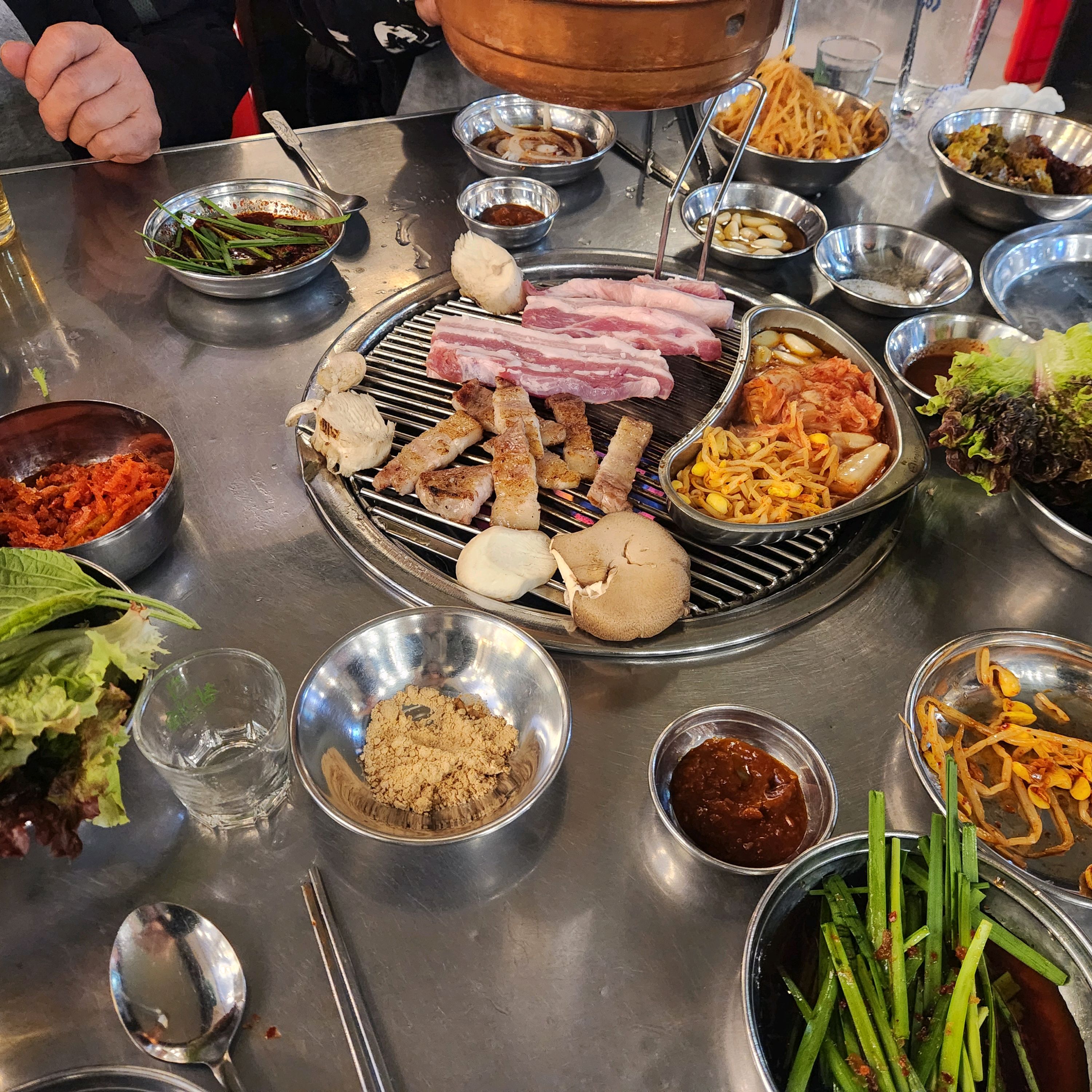 맛있고 친절해요~~ - 인천 맛집 을지로연탄구이 본점