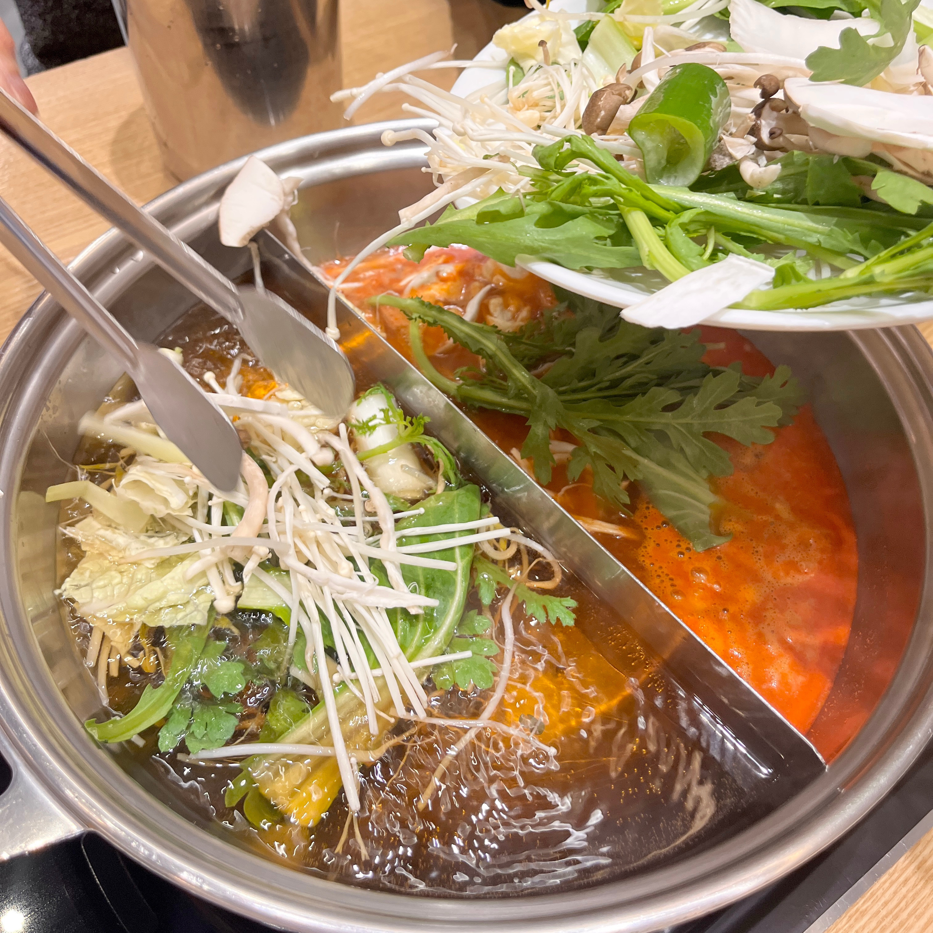 야채 너무 신선하고 매장이 청결해요~! 떡 디저트 여러번 가져다 먹었네요 ㅋㅋ 얼큰이랑 가