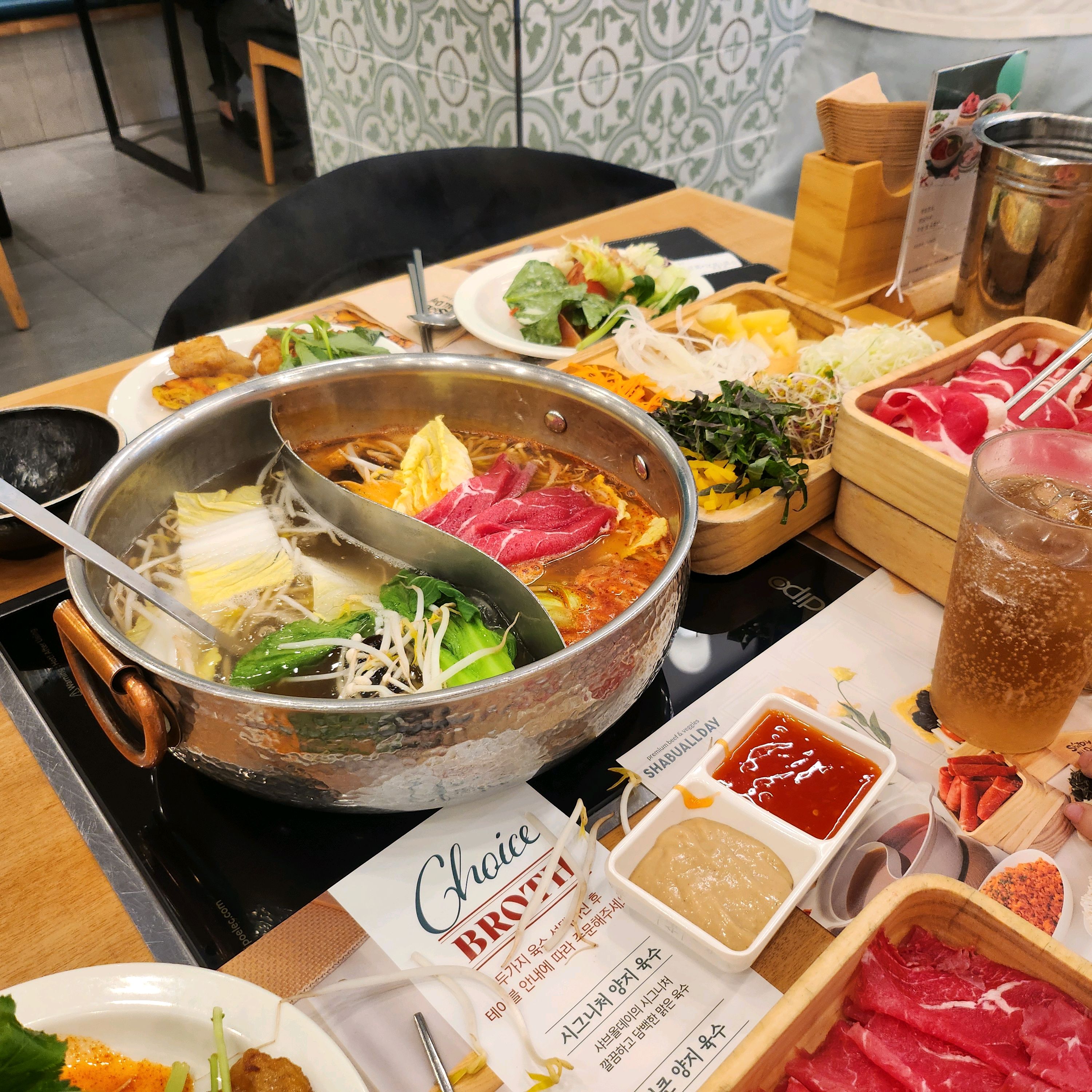 무한리필이고 고기 리필도 계속 되서 좋아요 다른 사이드메뉴도 먹을게 많습니다 - 당산 맛집 샤브올데이 당산점