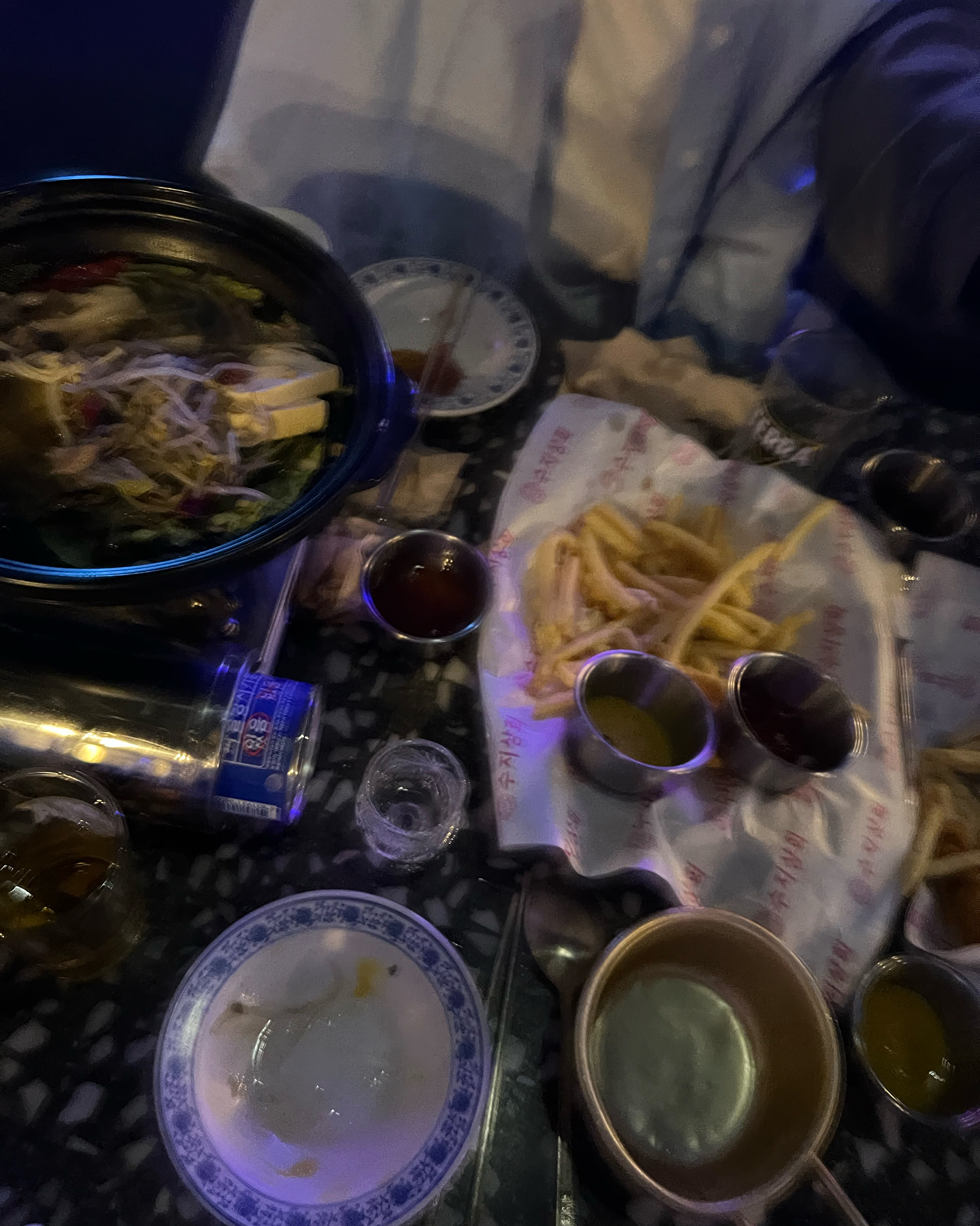 분위기 너무 좋은 술집! 조명도 은은하고 음악도 적당해서 편하게 대화 나누기 좋아. 술 종