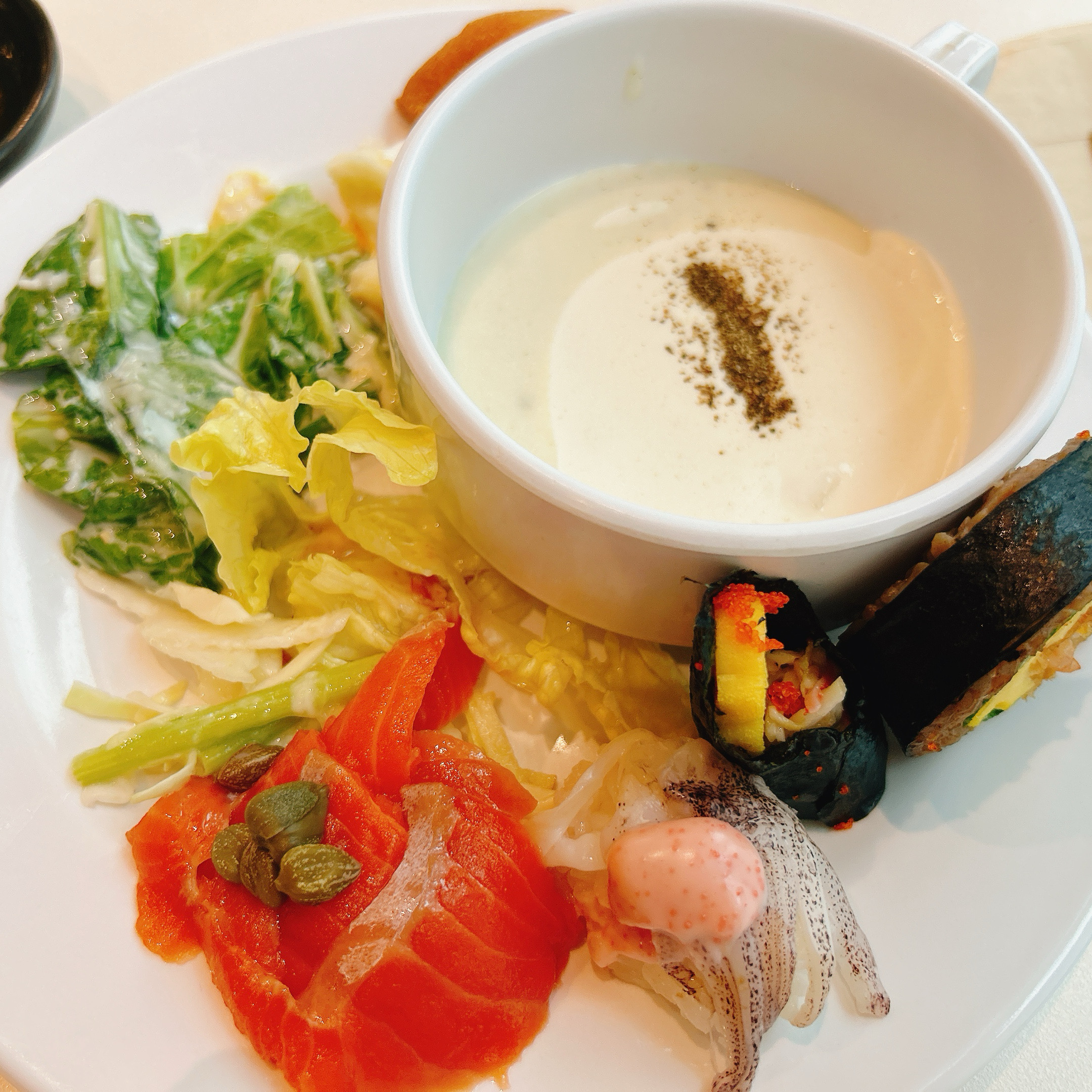 가성비 뷔페 라인이라 퀄리티를 약간 걱정했는데 맛있었어요! 냄새에 예민한 부모님도 폭립 잡