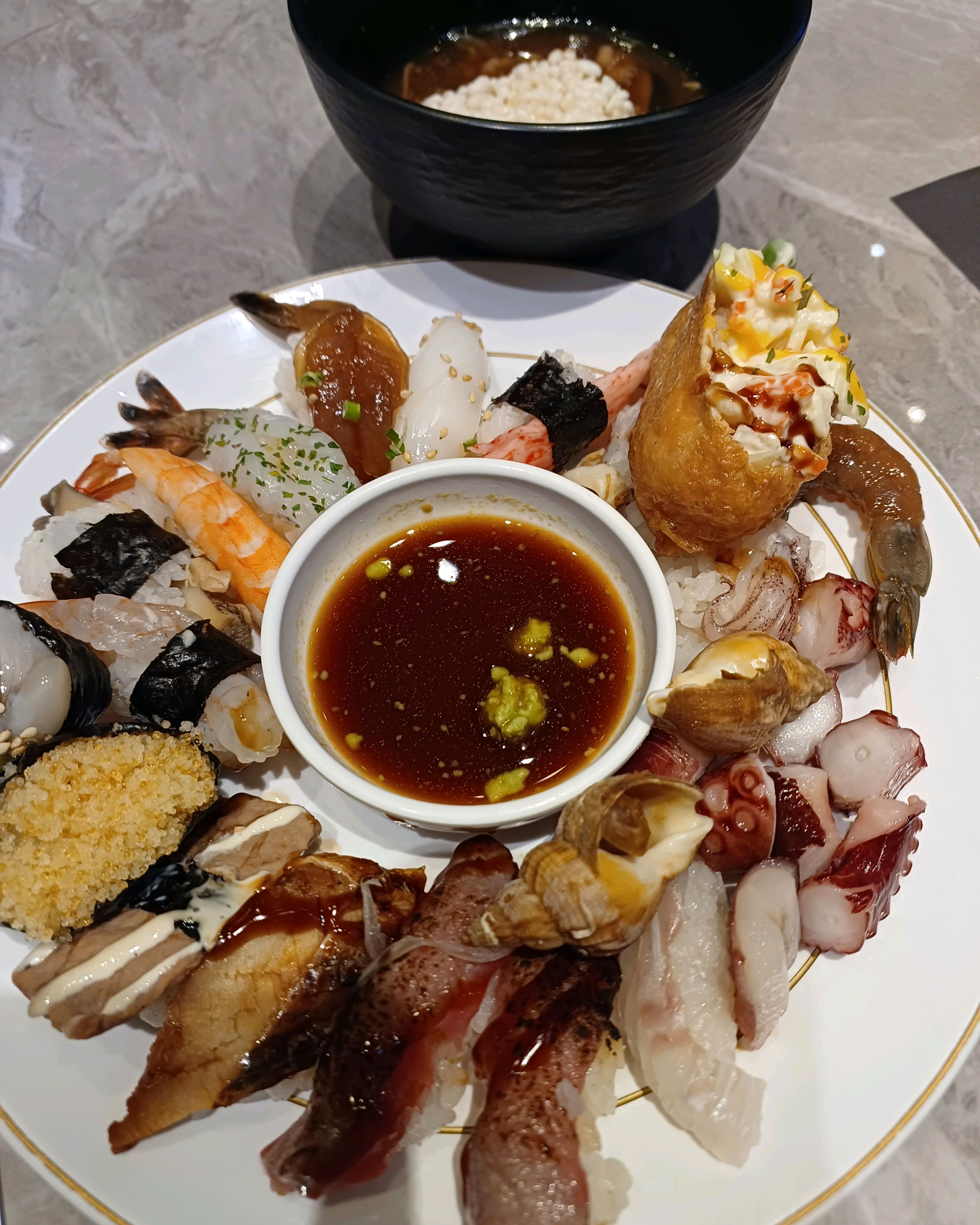 종류도 다양하고 맛있어요. 주차도 편하고 친절하시기까지..가끔 가는데 갈 때마다 만족해요.
