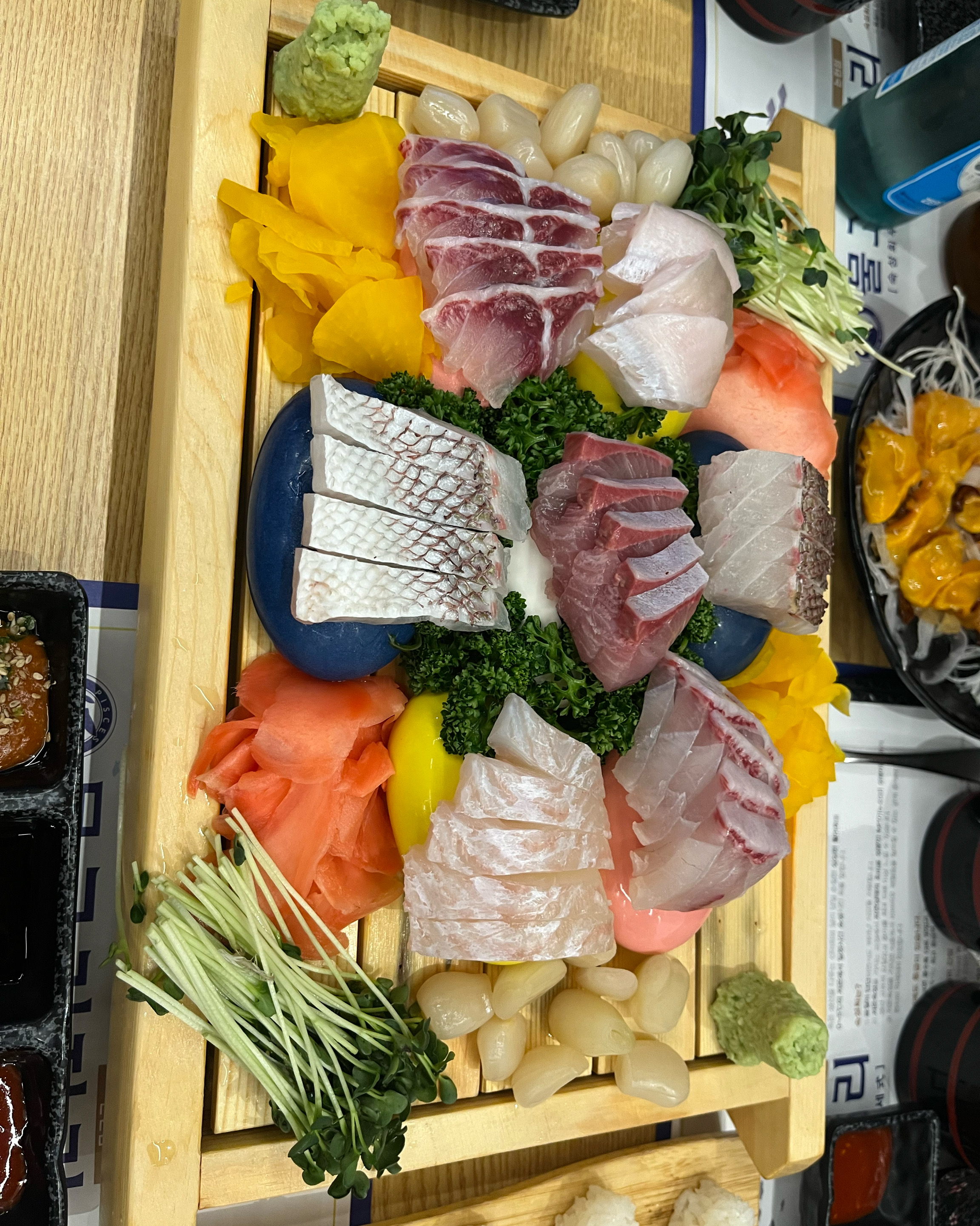 주말에 생일파티겸 친구들과 모였는데 숙성회 맛있고 서비스도 좋았습니다. 직원분들 친절하고 