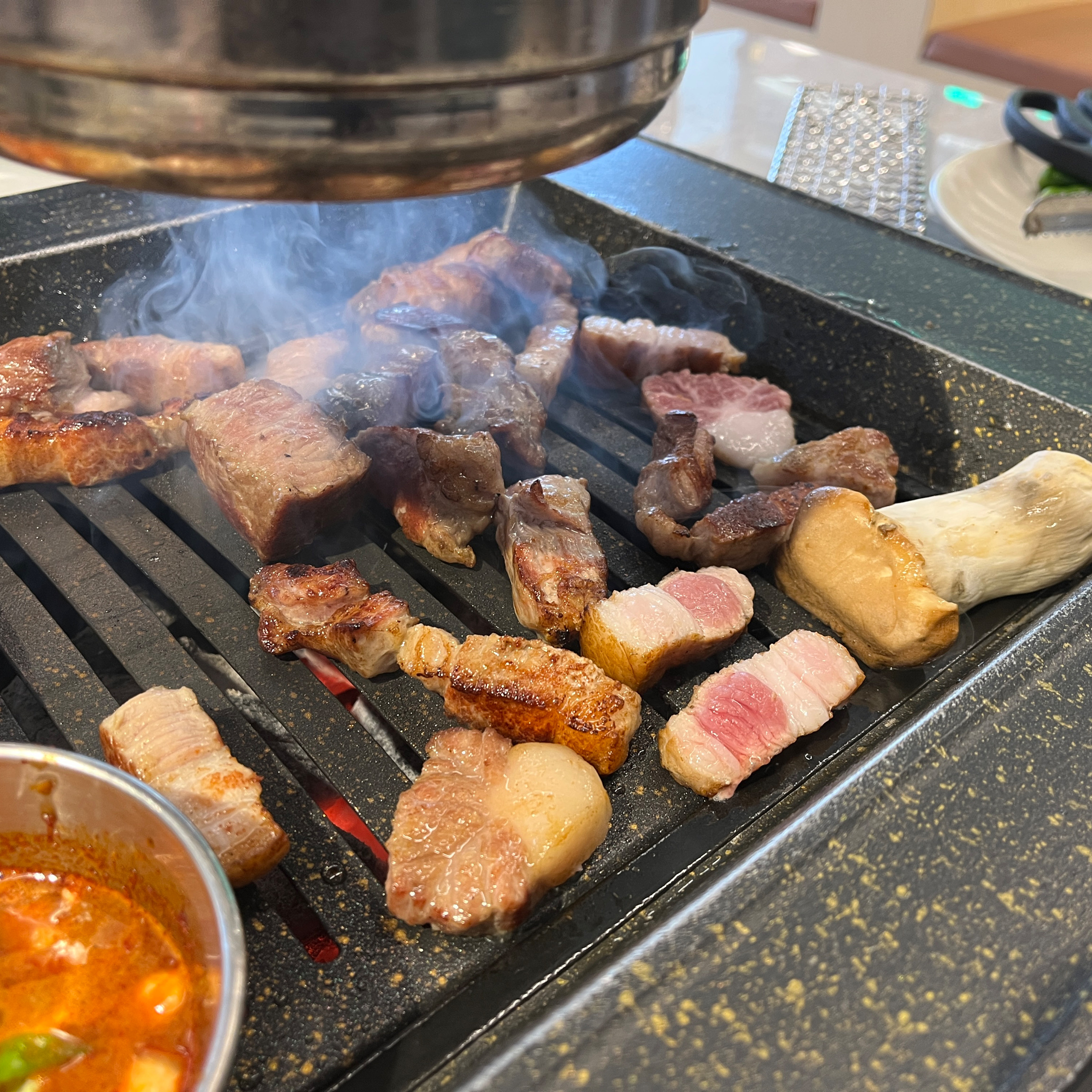 너무 맛있게 잘 먹었어요 반찬도 깔끔하고 매장도 엄청 청결해요!! 김 맛짖 ㅋㅋ 삼겹살도