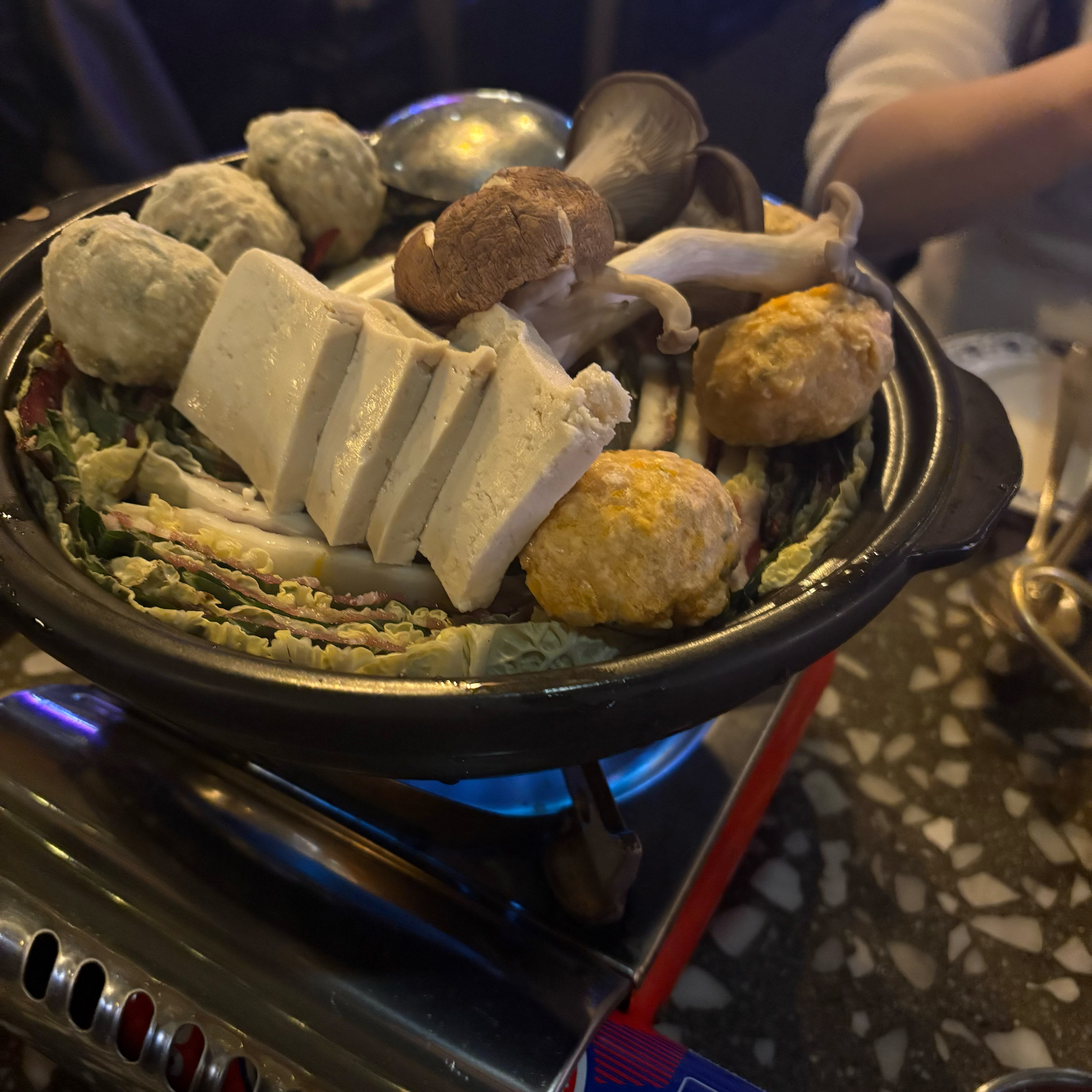 바로 동네라 친구랑 다녀왔어요. 원래도 가까워서 오는 곳이에요. 술집인데도 안주 먹으러 갈