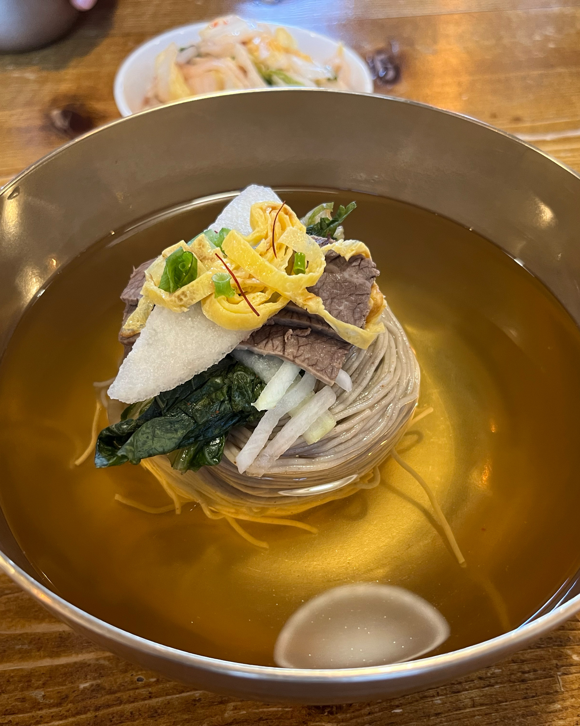 냉면 평생 먹고싶어요. 하지만 당 때문에 많이 못먹어서 서글퍼요. 물냉이랑 들기름비빔면.