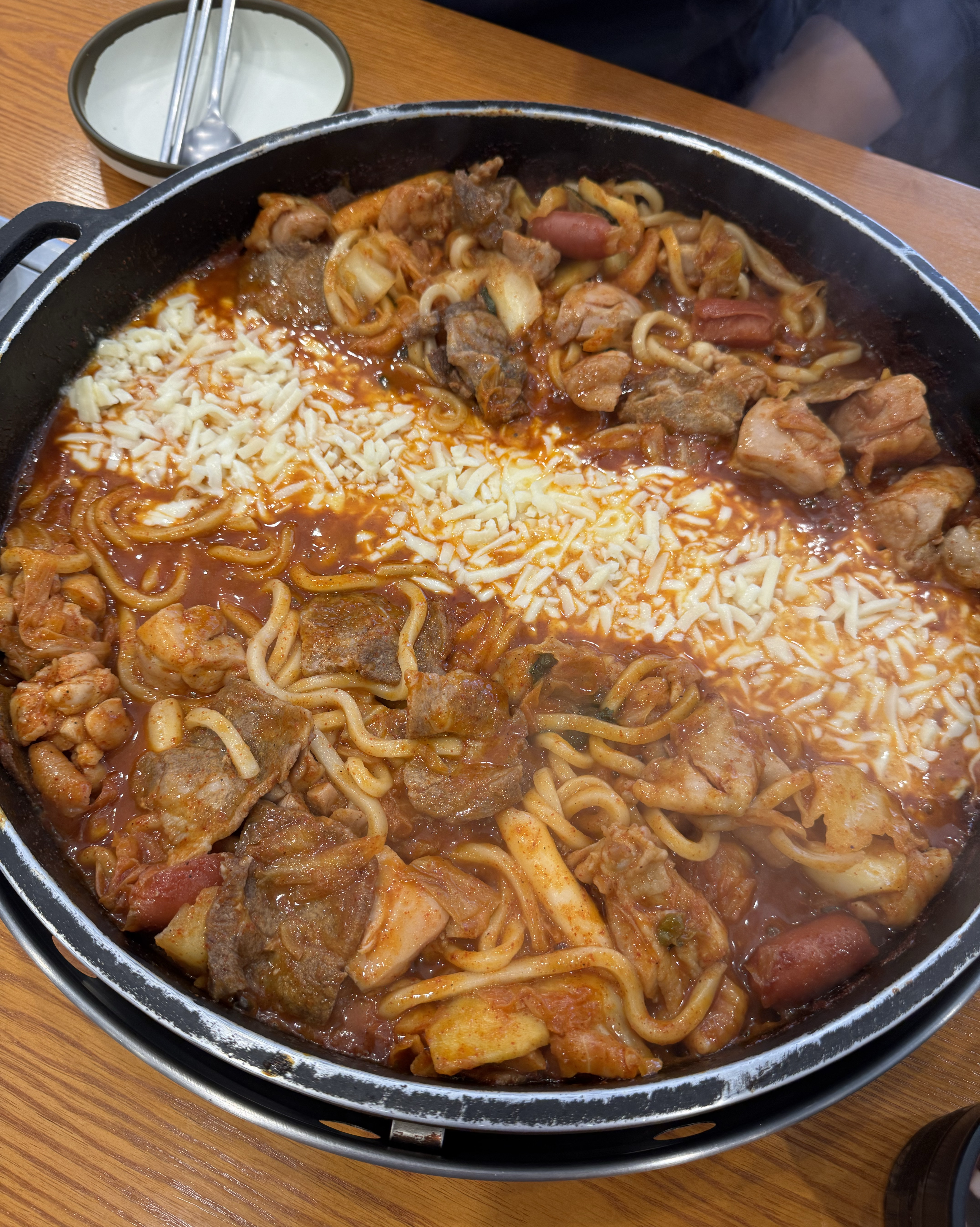 동네 맛집이네요~ 제육과 함께 먹으니 넘 맛있어요~ - 천호동 맛집 천호닭갈비