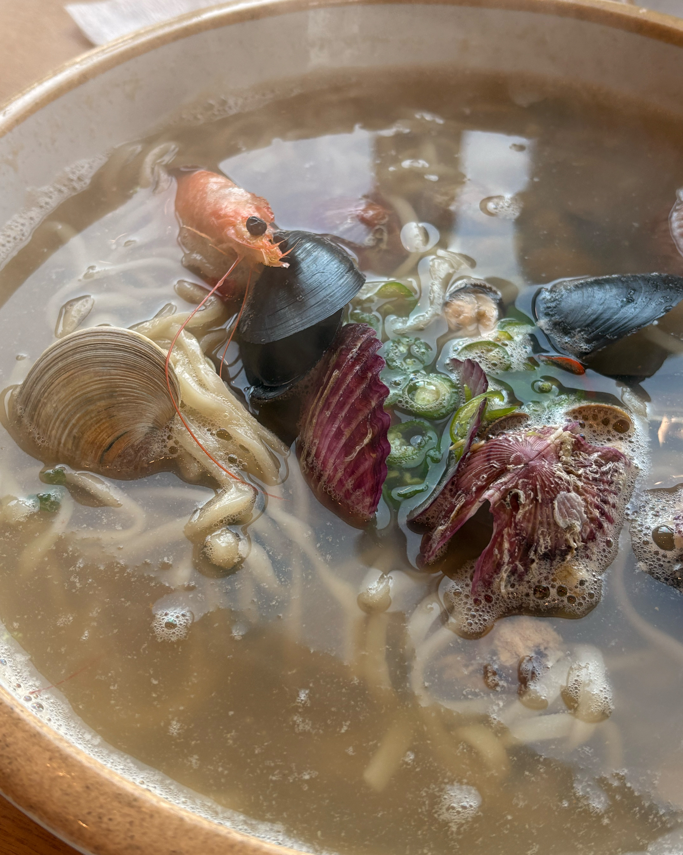 양 많고 맛있어요! - 인천 맛집 97도씨해물칼국수 영종도본점