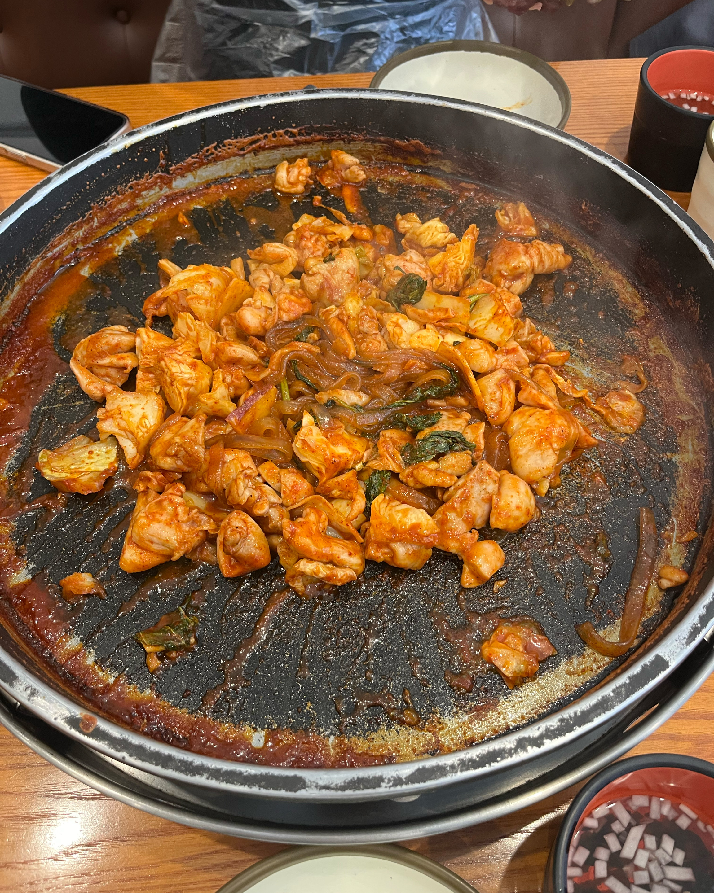 너무 달아서 다 먹고 집 가는 길에 입 텁텁해서 혼났네요 떡도 한 번 씻으신건지 의문이 들