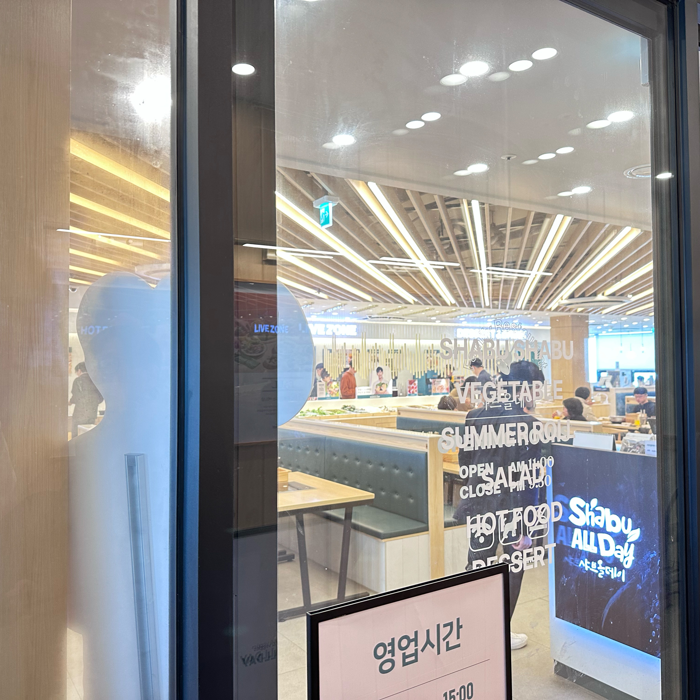 가족들이 함께하는 맛집입니다. 무한리필에 다양한 부페음식으로 가족들 모두 입맛에 맞게 먹을