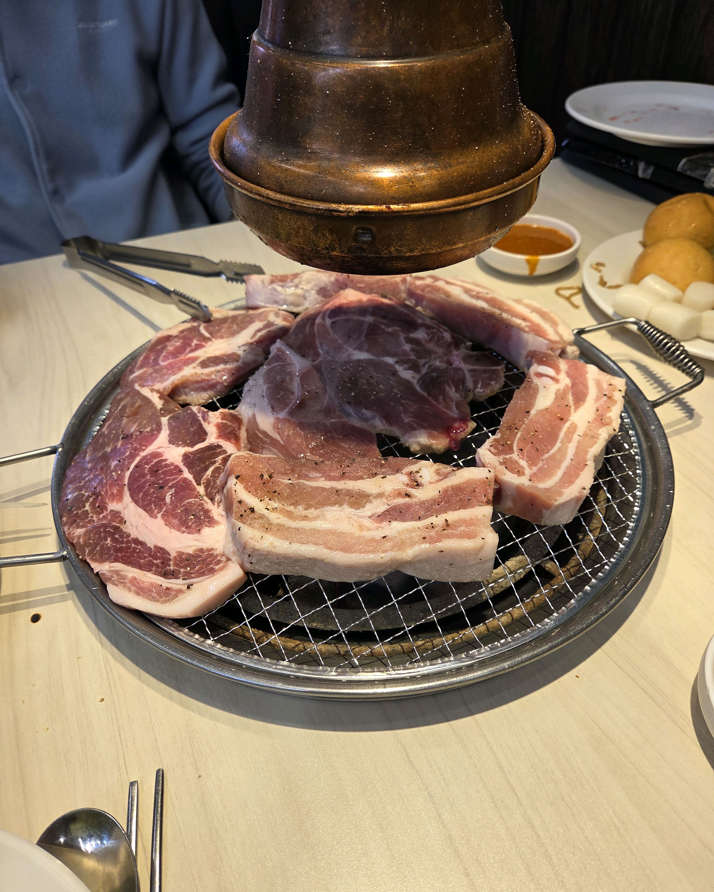고기 종류도 많고 너무 맛있어요!! 반찬도 많고 가게도 넓어서 좋아요. 다음에 또 방문예정