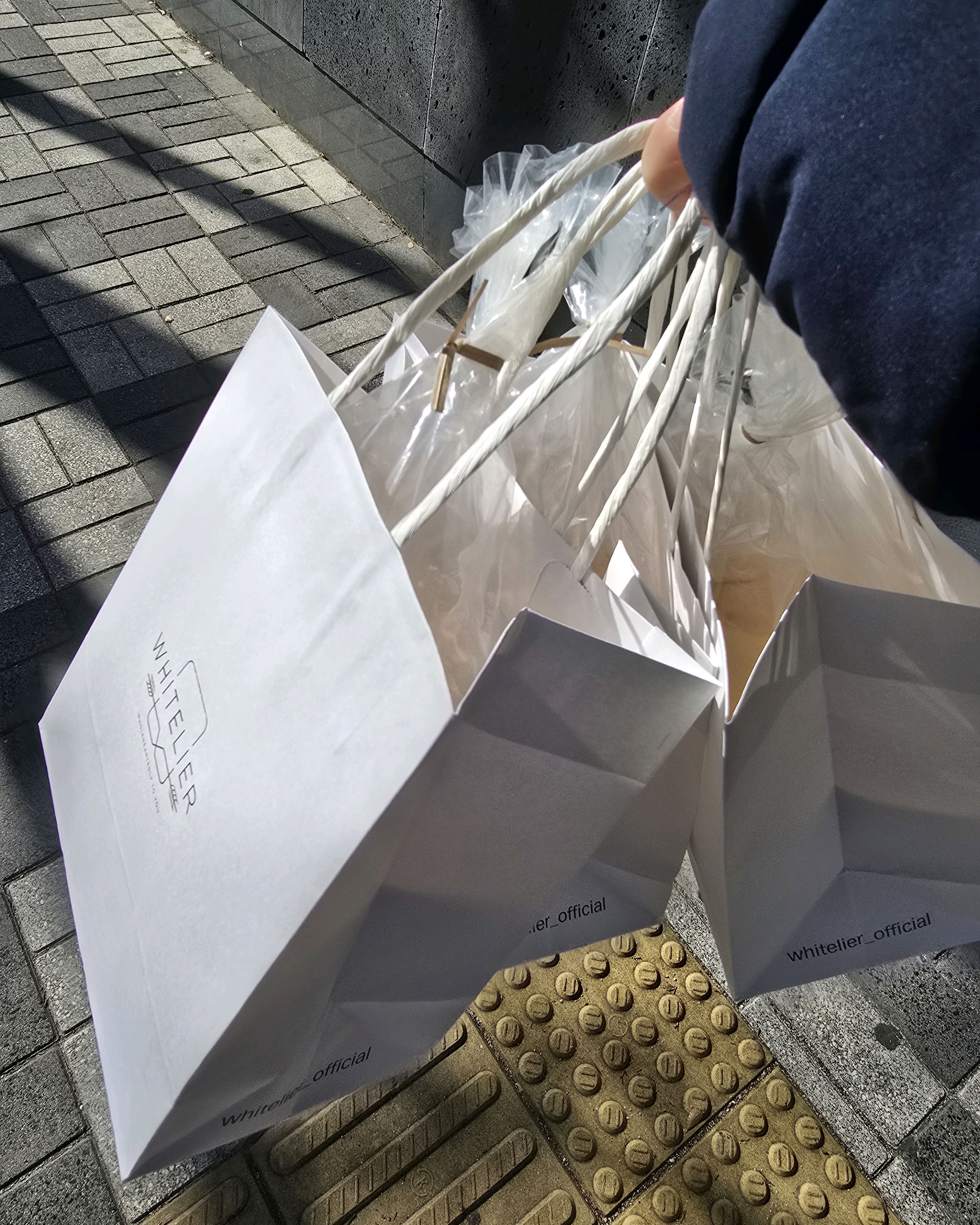 너무 촉촉하고 부드럽고 맛있어요!! 선물하기에도 좋아요 - 화명동 맛집 화이트리에 화명점