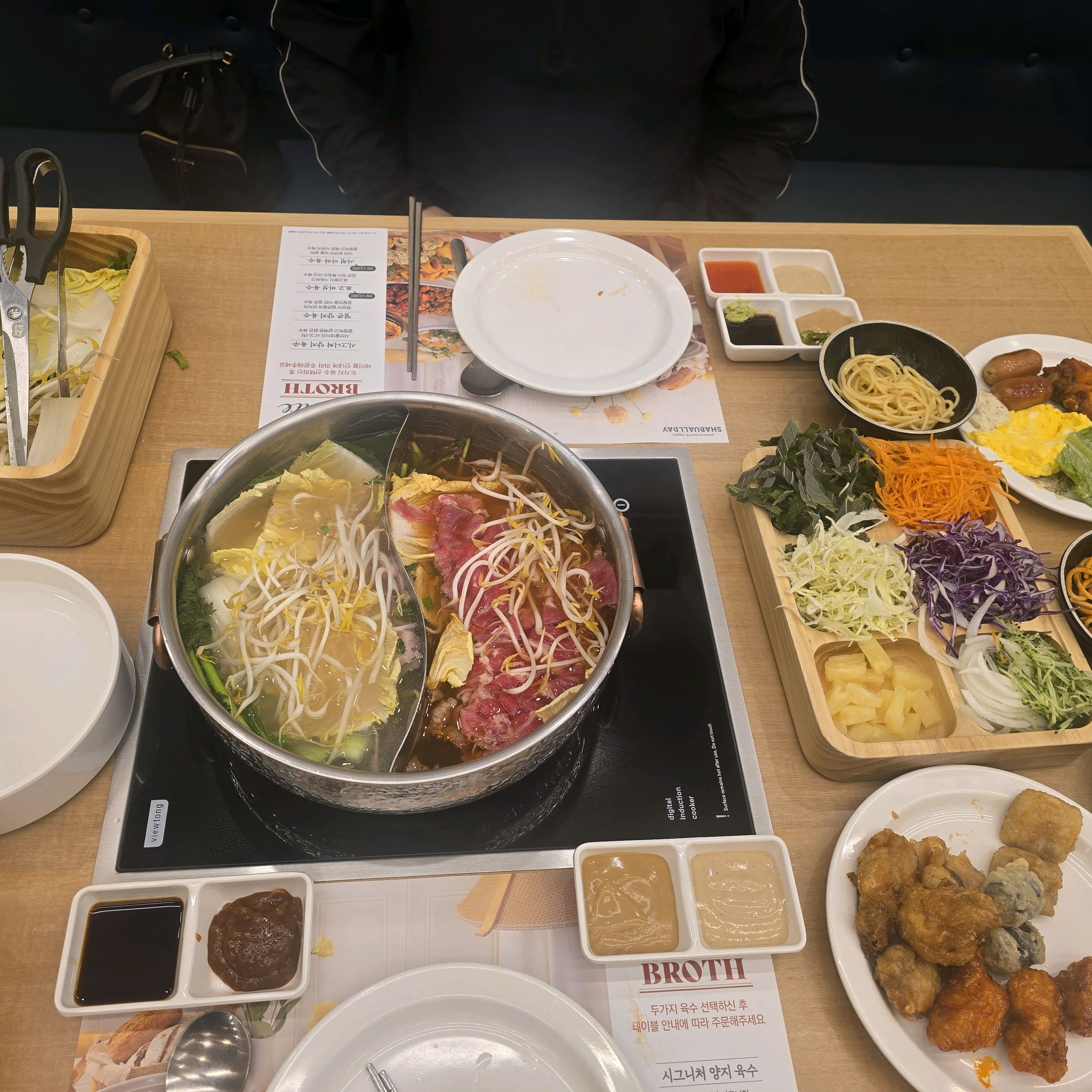 장점으로는 고기 퀄 좋았구요 야채 신선하고, 샐러드바 음식들(그릴,튀김,파스타,김치 등)이