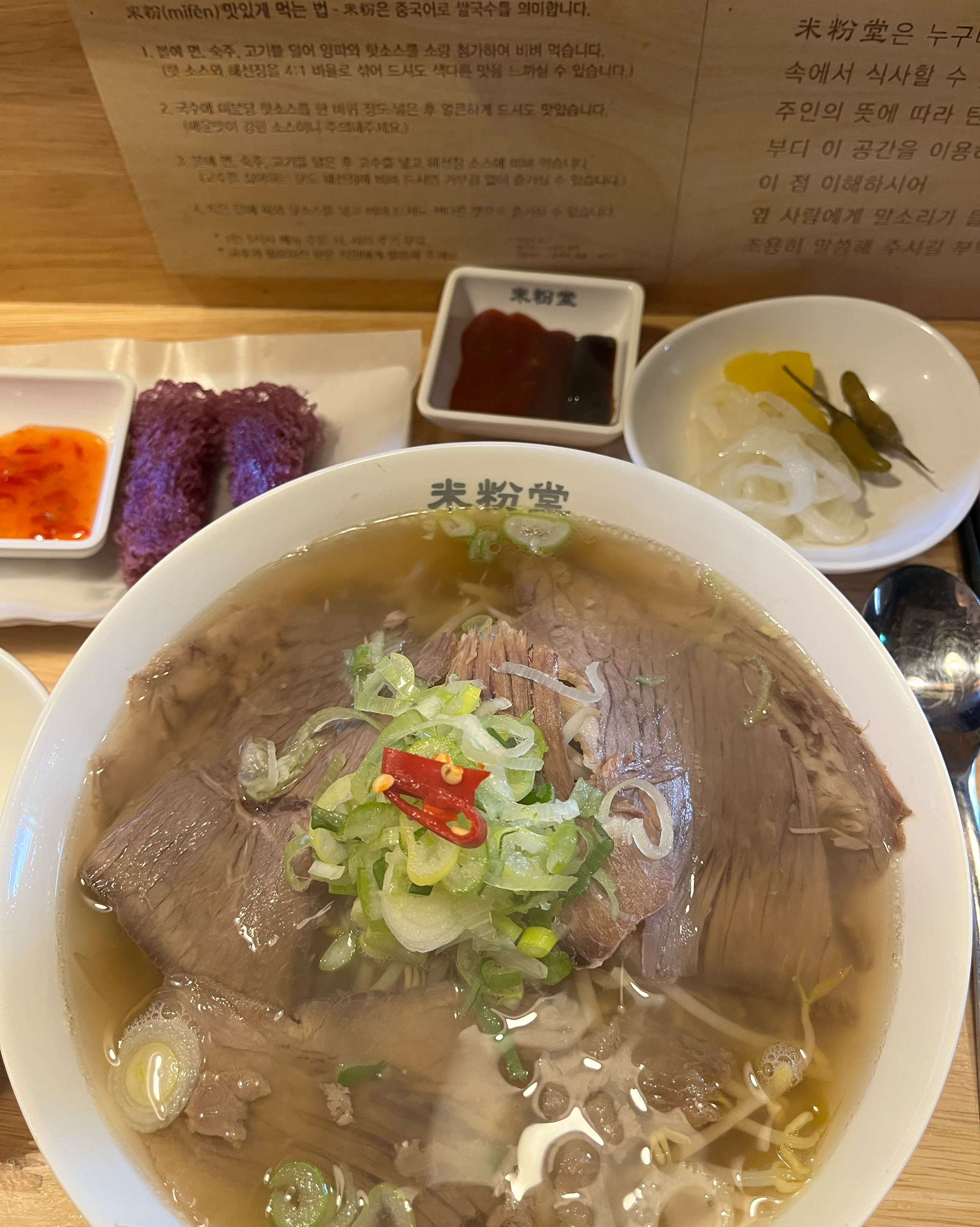 면이 진짜 부들부들 맛있어요! 차분한 분위기라 맘 편히 먹을 수 있었어요 그리고 고구마 짜