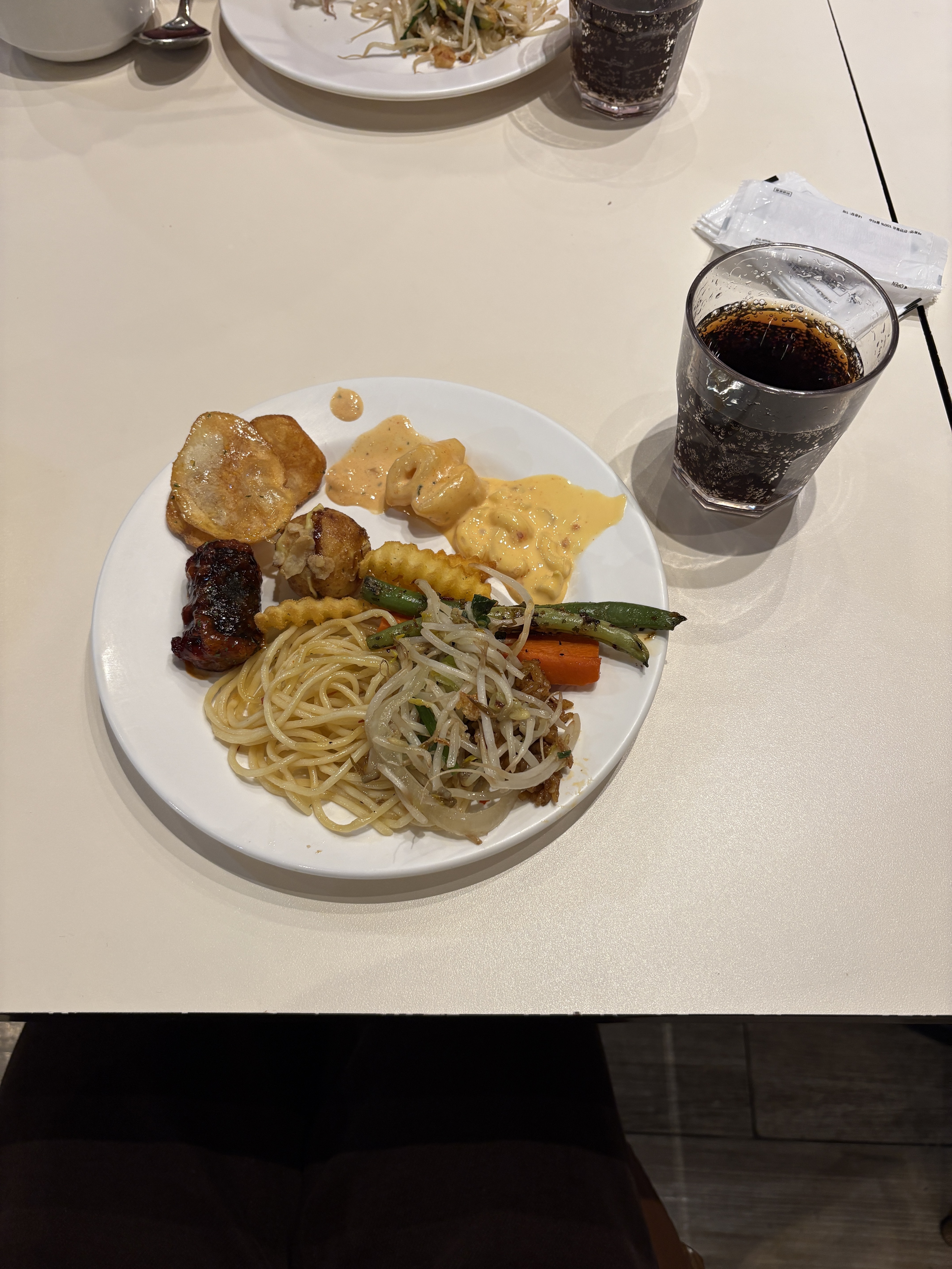 종류도 많고 매장도 넓고 런치가격이 괜찮은 거 같아용 - 광주 충장로 맛집 애슐리퀸즈 NC 충장점