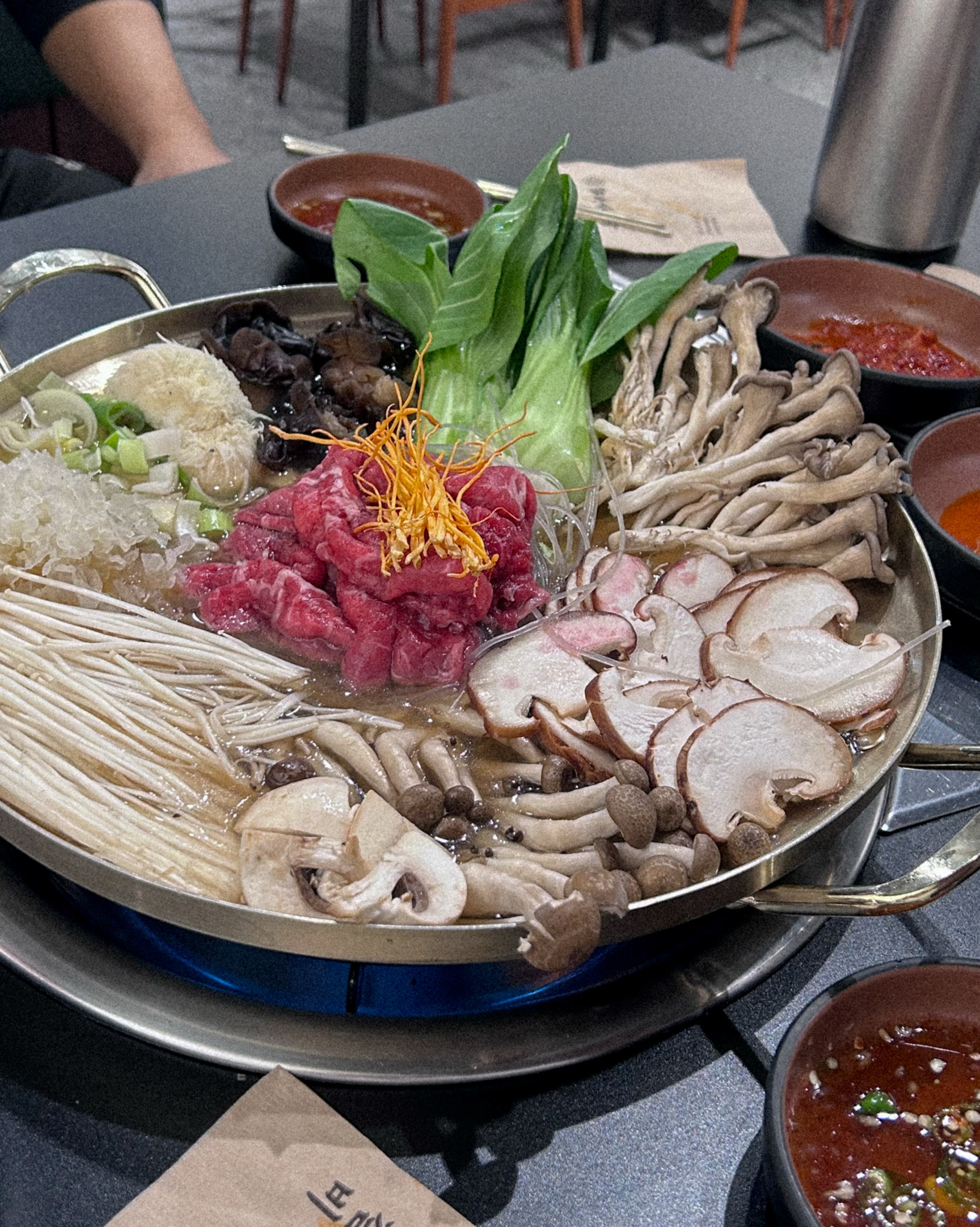 양도 많고 맛있어요! 가족끼리 가기 좋아요 (՞ ܸ> <՞)🤍 - 천호동 맛집 금버섯식당 천호본점