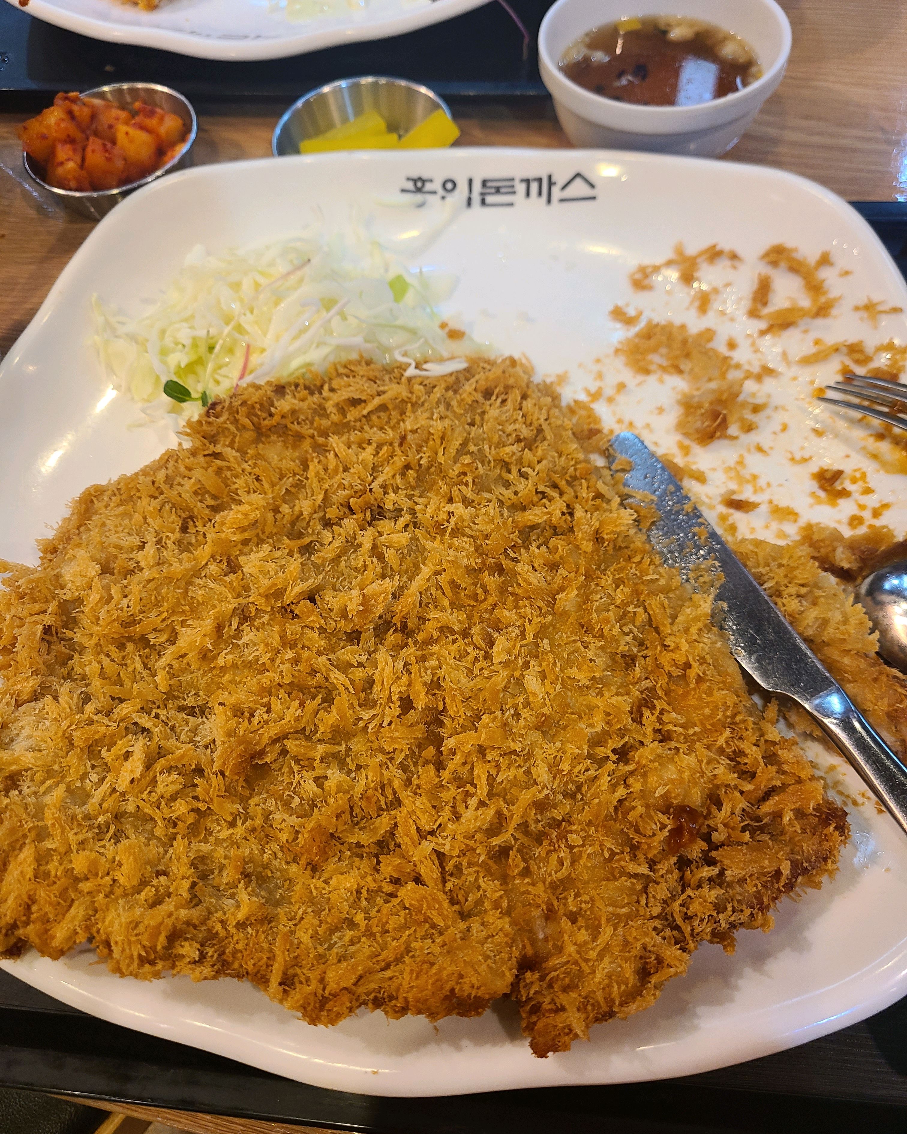 과천 갔다가 돈가스먹고 싶어서 송도까지 달려왔습니당ㅋㅋ여기서 돈가스 먹고 난 뒤에는 다른