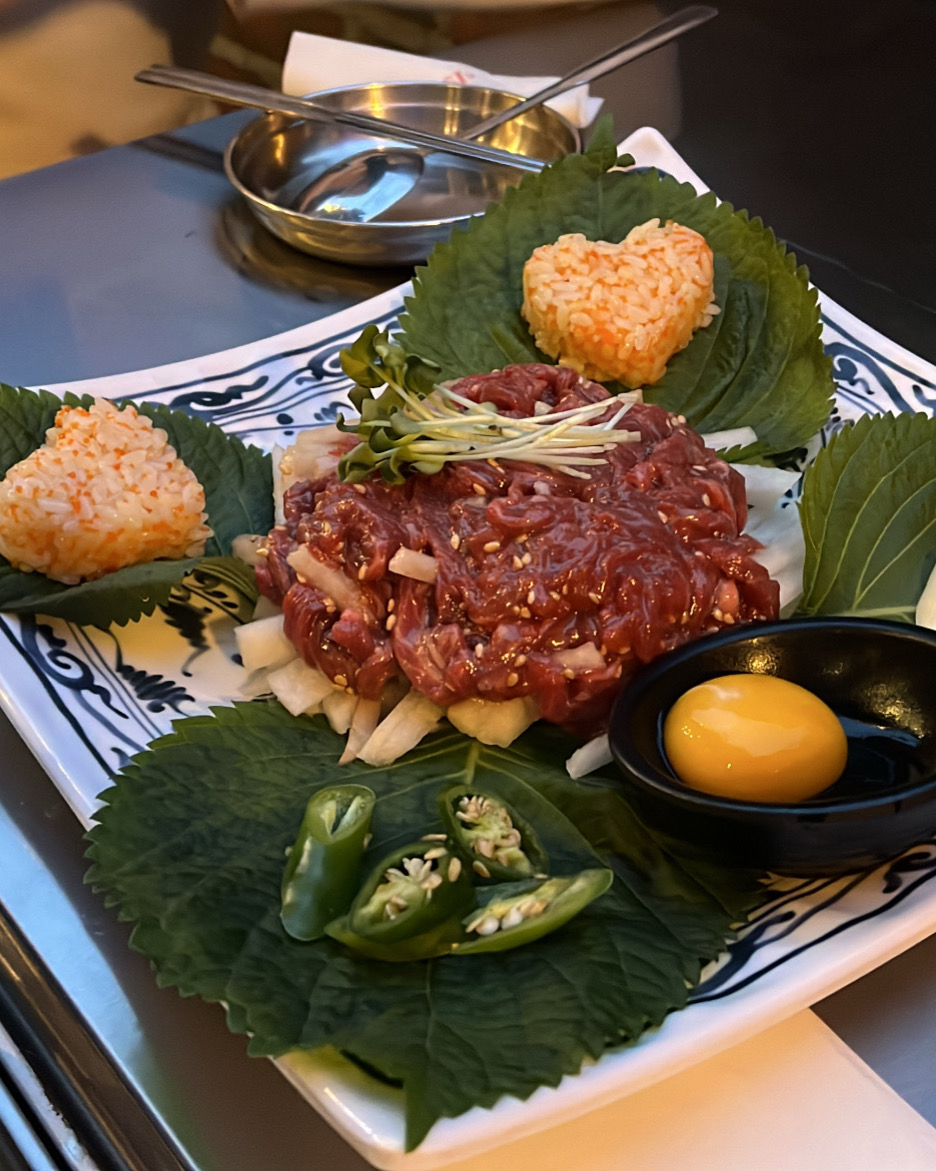 음식도 너무 맛있고 지금 같은 날씨에 야장도 있어서 요즘 오기 딱이에요 . .(⁎⁍̴̀﹃ 