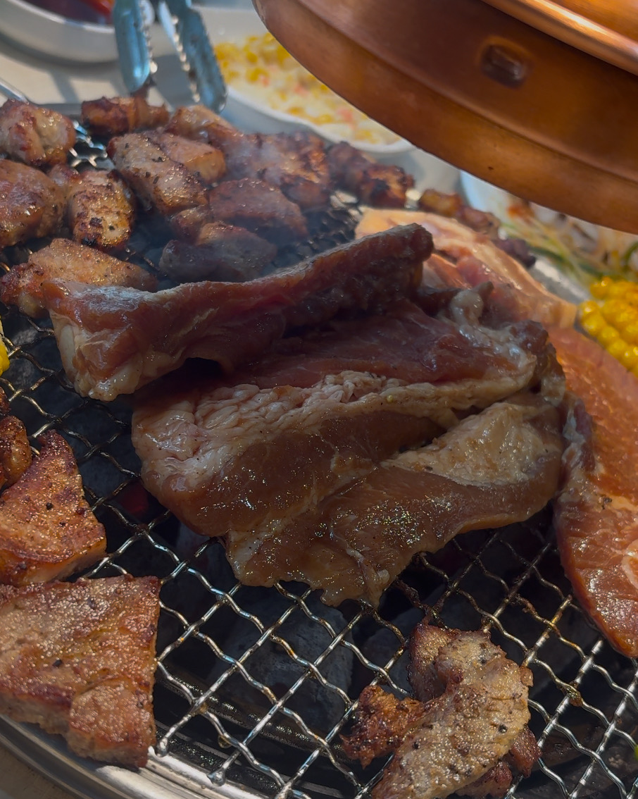 가족끼리 꼭 한달에 한번씩?은 오는 것 같아요! 고기 종류랑 사이드 종류가 다양해서 좋고