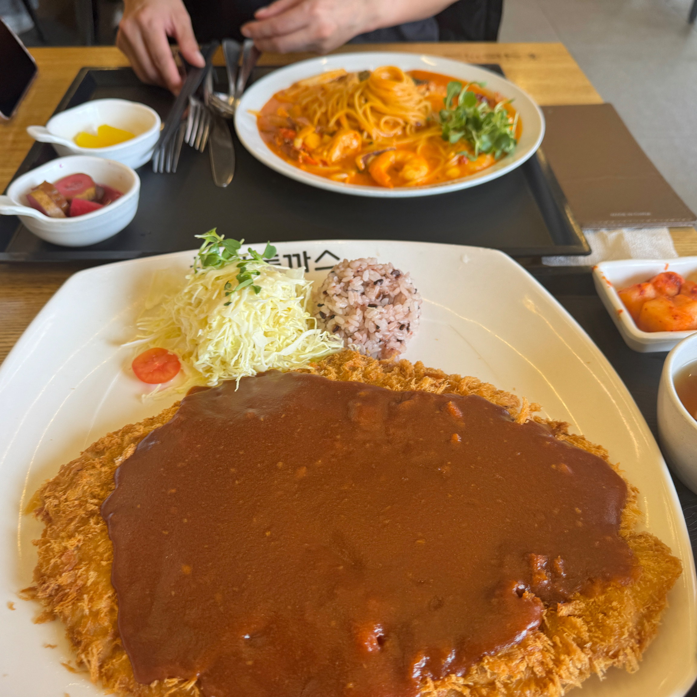 돈가스 생각나면 오는 곳! 양도 많고 소스도 맛있고 바삭한 식감은 더욱 만족스러움! - 운양동 맛집 홍익돈까스 김포운양점