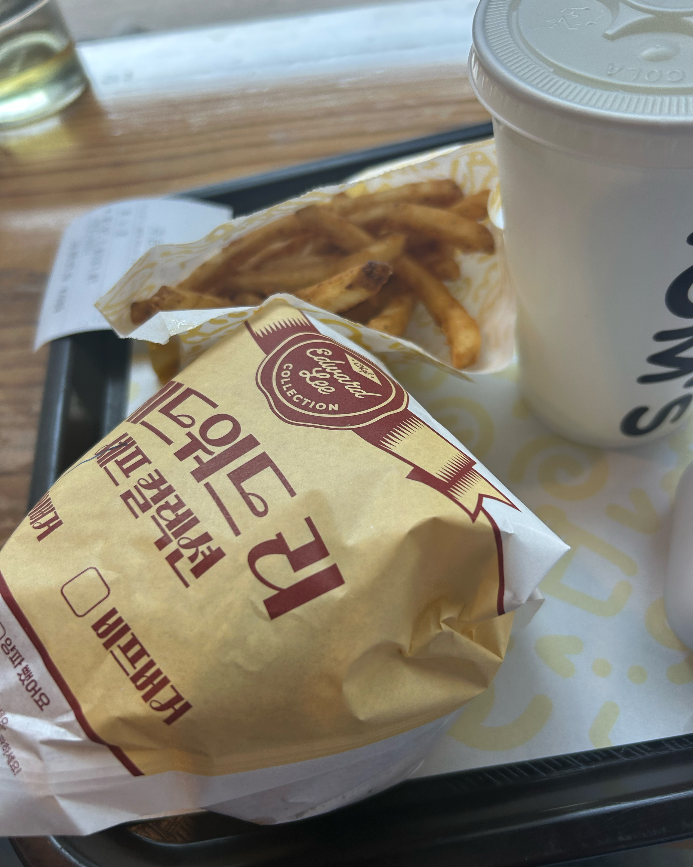 맛있어요 싸이로 해서 그런가 화이트갈릭이나 딥치즈가 더 잘 어울리는 것 같다면 싸구려 입맛