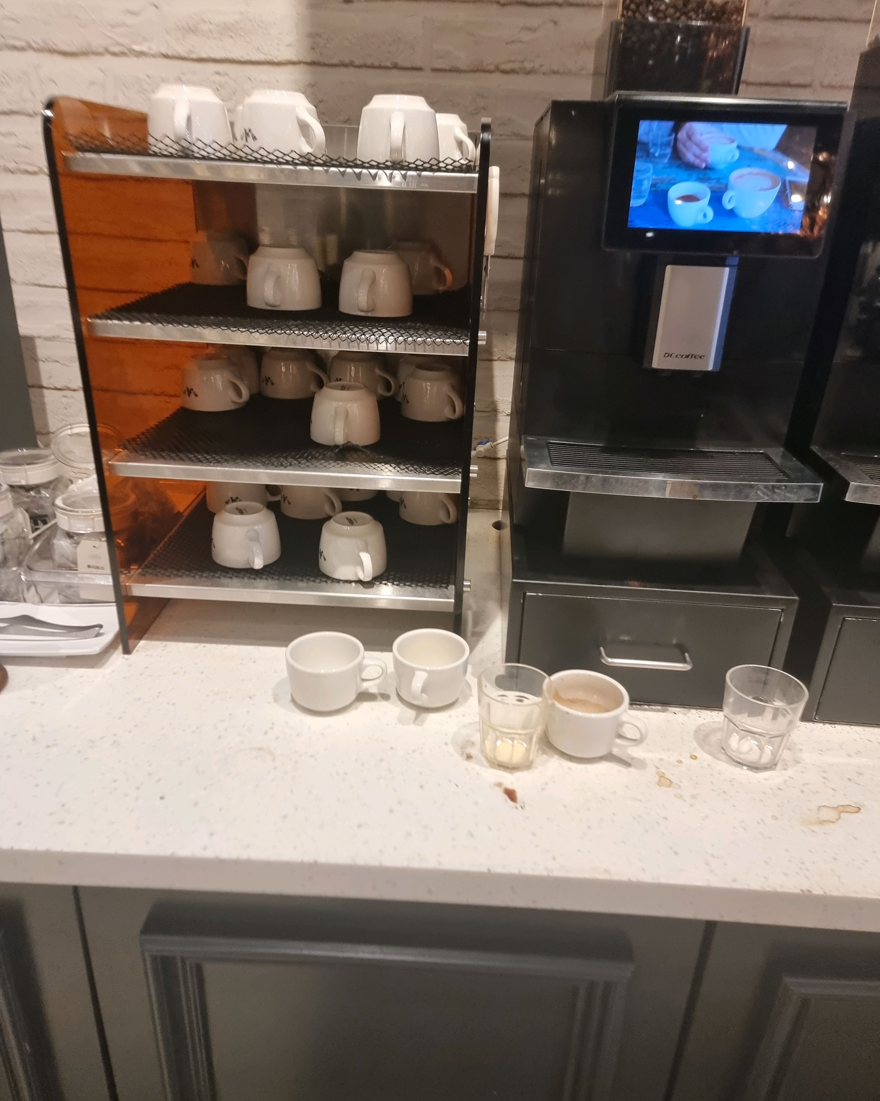 수지점 애슐리는 꼭 위생점검 해봐야할듯합니다 - 수지 맛집 애슐리퀸즈 롯데몰 수지점