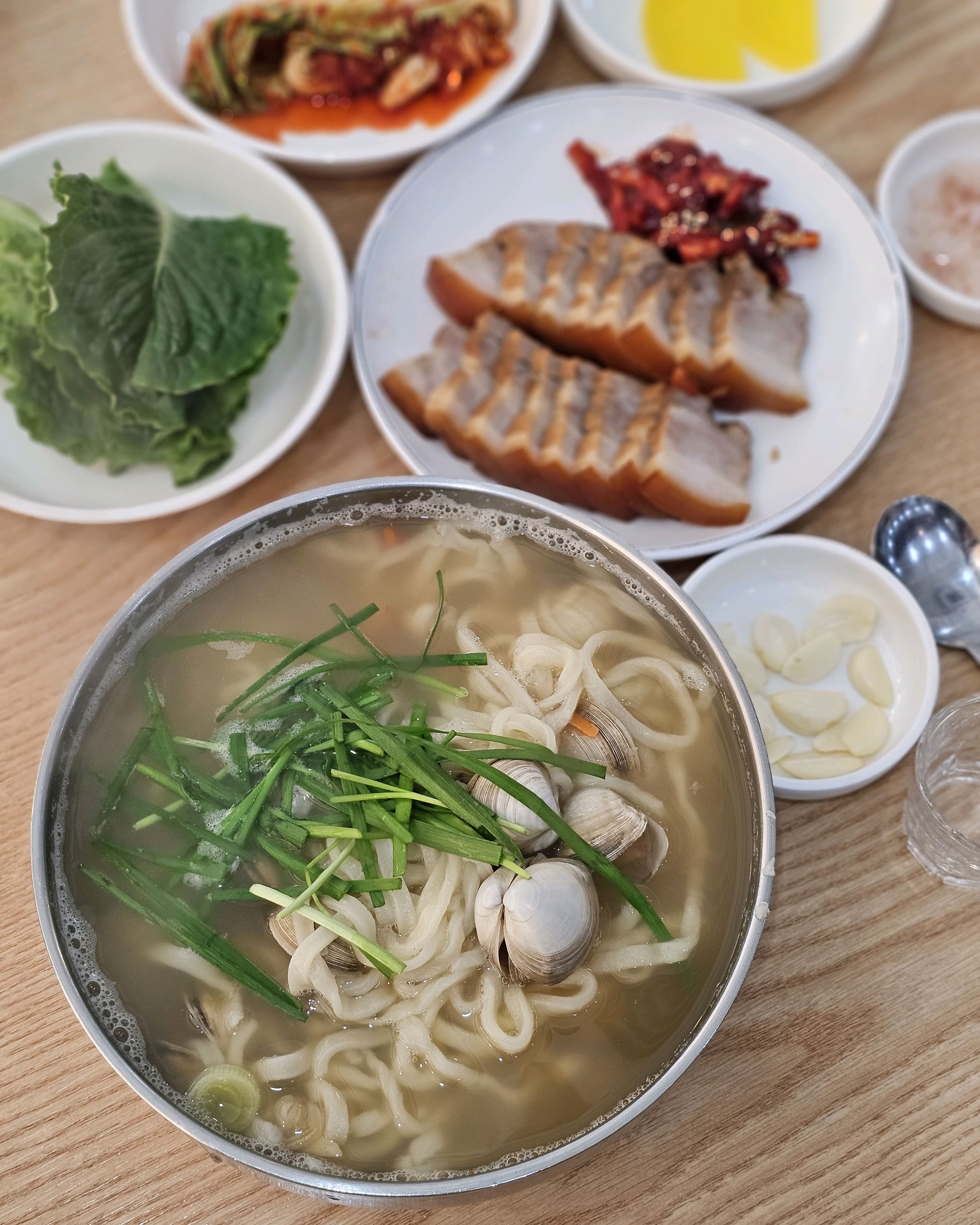 대전여행에서 빼놓을 수 없는 칼국수♡ - 대전 맛집 온천칼국수