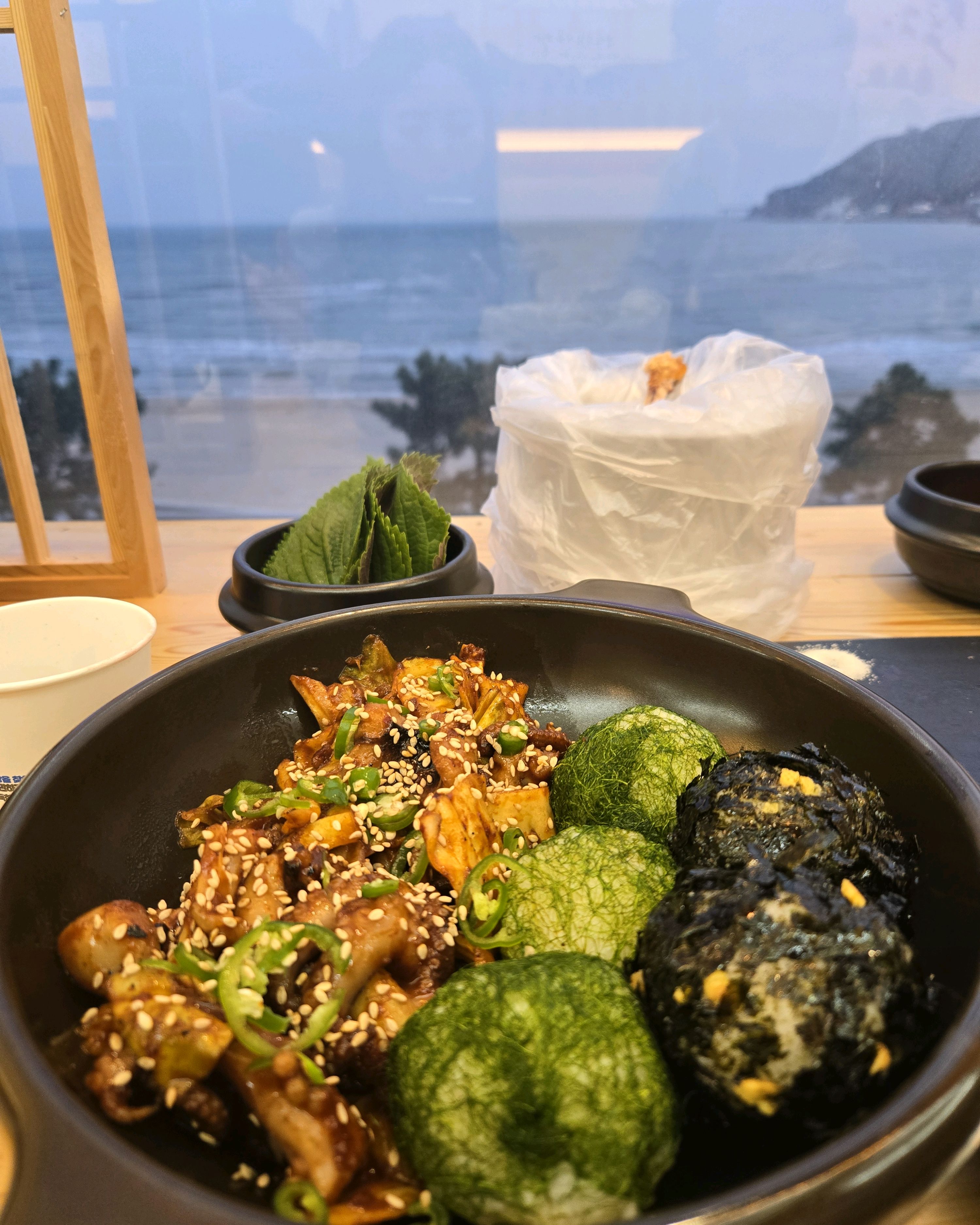 눌린닭?이라 색다르고ㅡ바삭해서 식감이 좋았어요 - 송정 맛집 아라산장 송정본점
