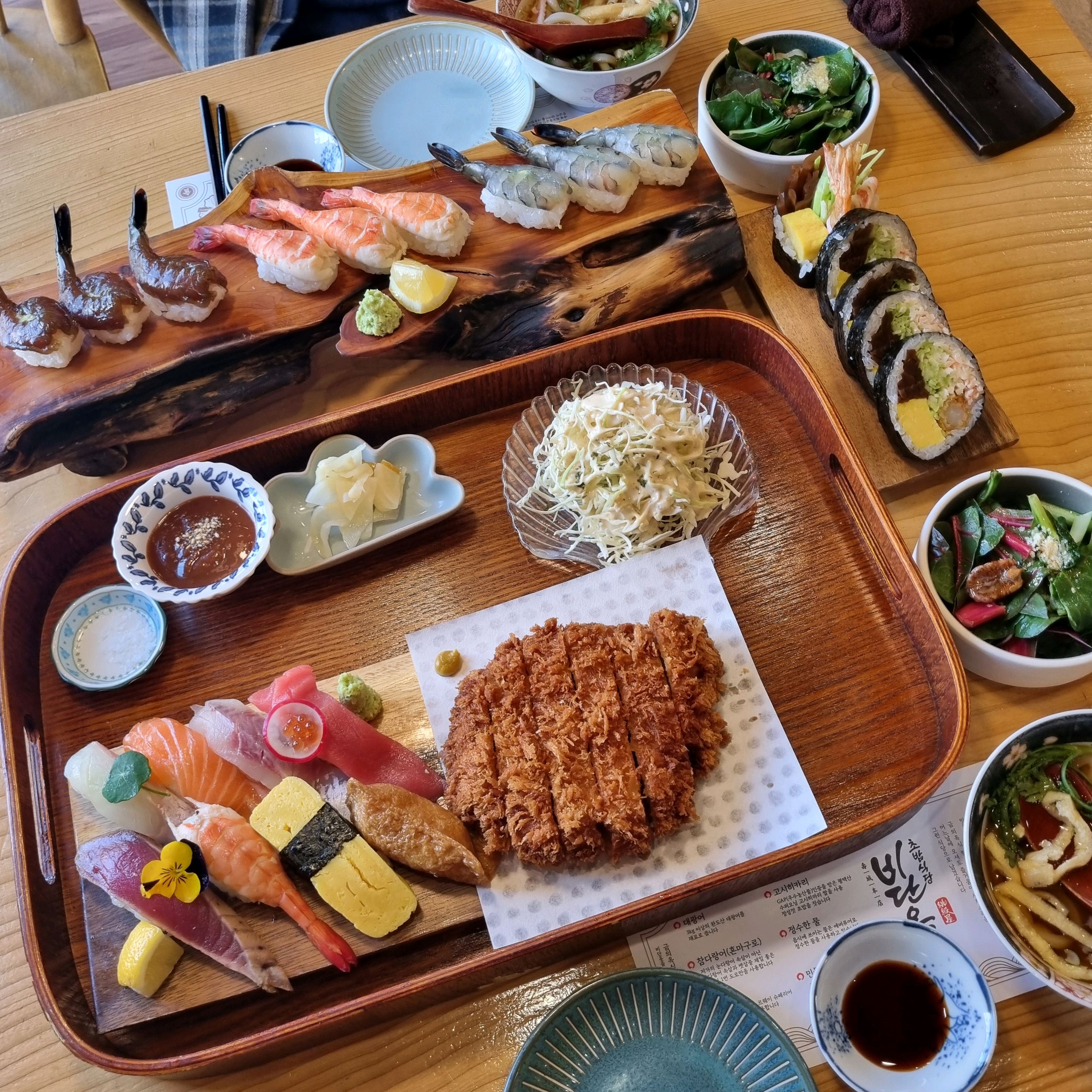 초밥도 엄청 신선하고 돈까스도 겁나 두껍고 부드러워요! - 대구 맛집 비단옥 수성못점