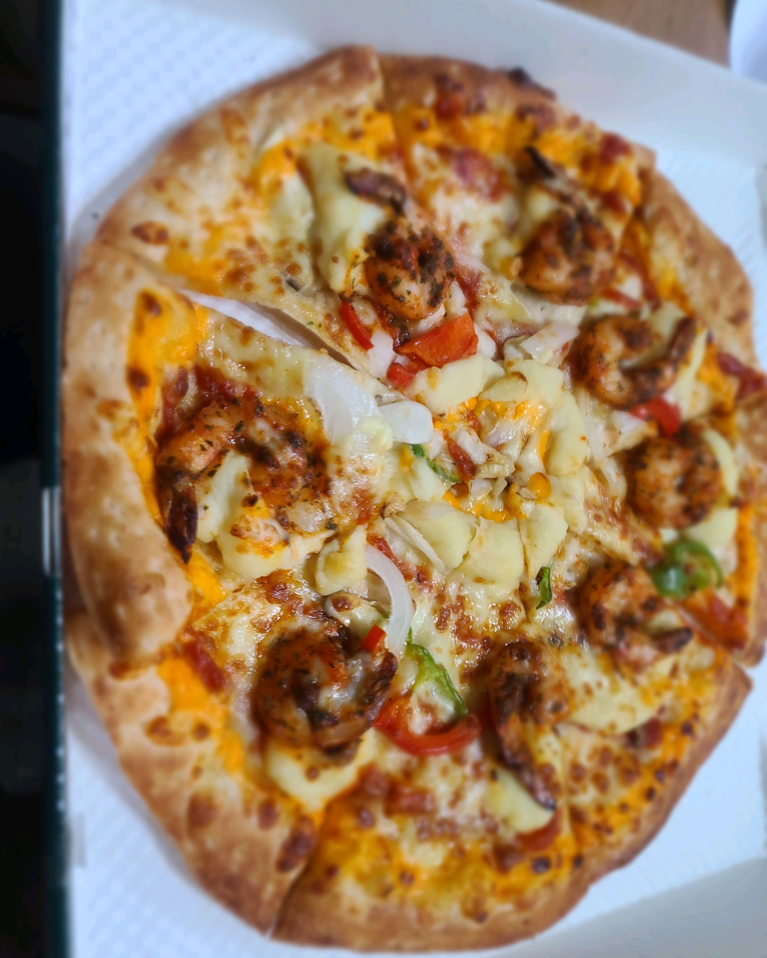 쉬림프치즈퐁듀 피자~~~!!새우 좋아하는 저의 픽입니다~~조각조각 큼직한 새우 너무 맛있어