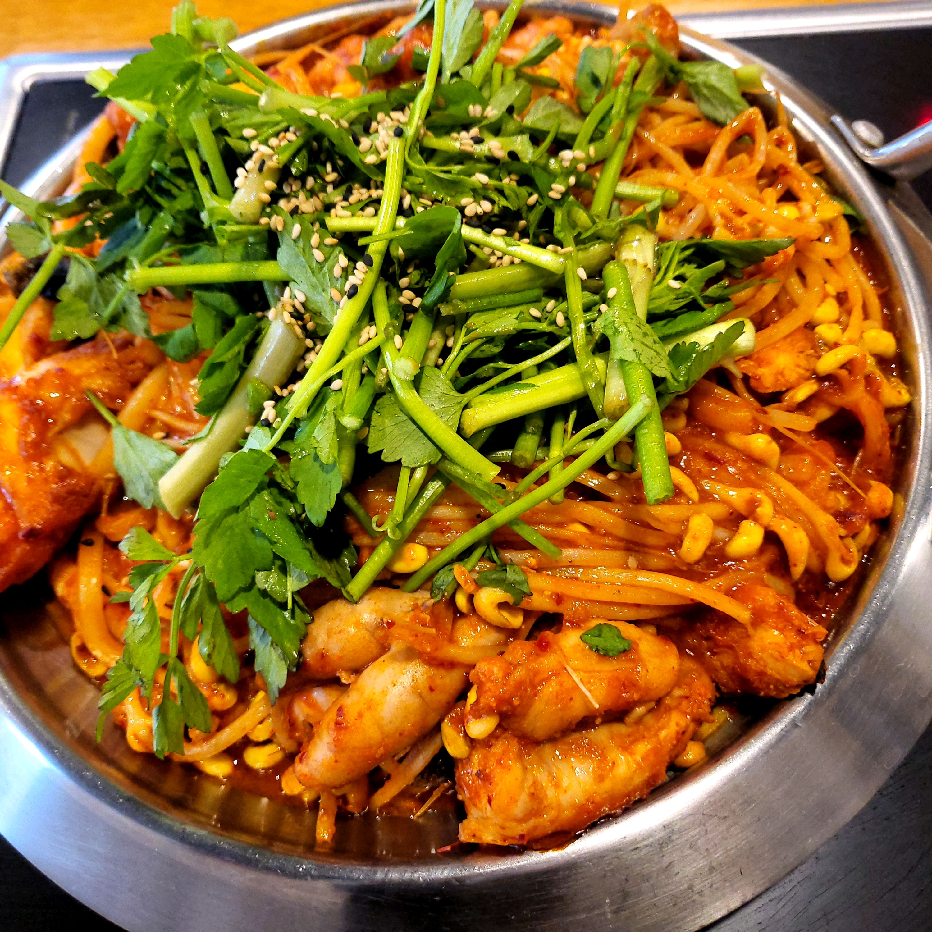 가족들이랑 방문 해서 맛있게 먹고 왔습니다ㅎㅎ 매장도 넓고 메뉴도 아구찜, 해물찜, 아구
