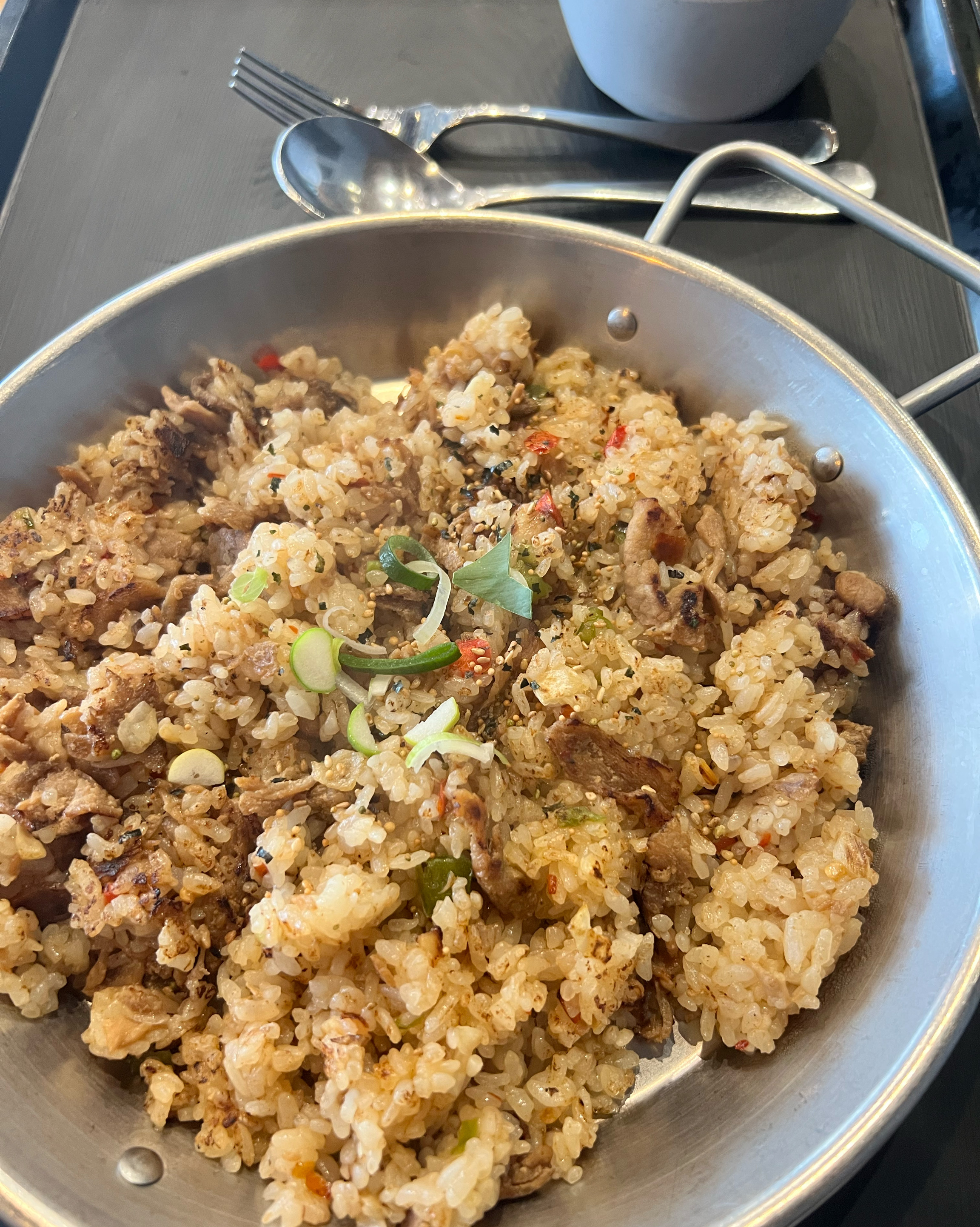 매장도 넓고 깔끔해서 좋았어요 특히 양도 많아서 가족이랑 맛있게 먹었어요 굳😍 - 전주 평화동 맛집 홍익돈까스 전주평화점