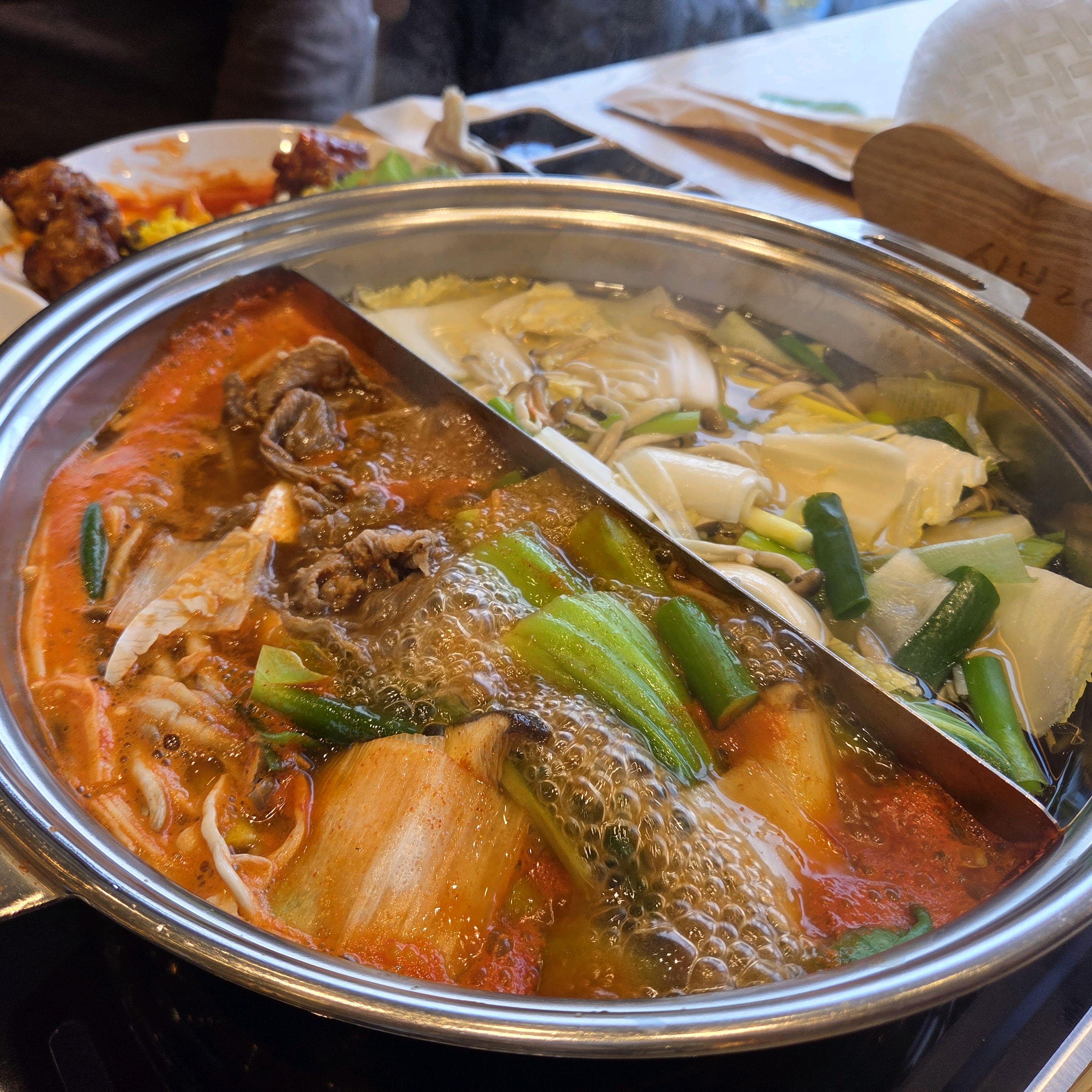 야채와 고기, 월남쌈 재료들이 정말 신선해요 - 파주 운정 맛집 샤브20 파주운정점