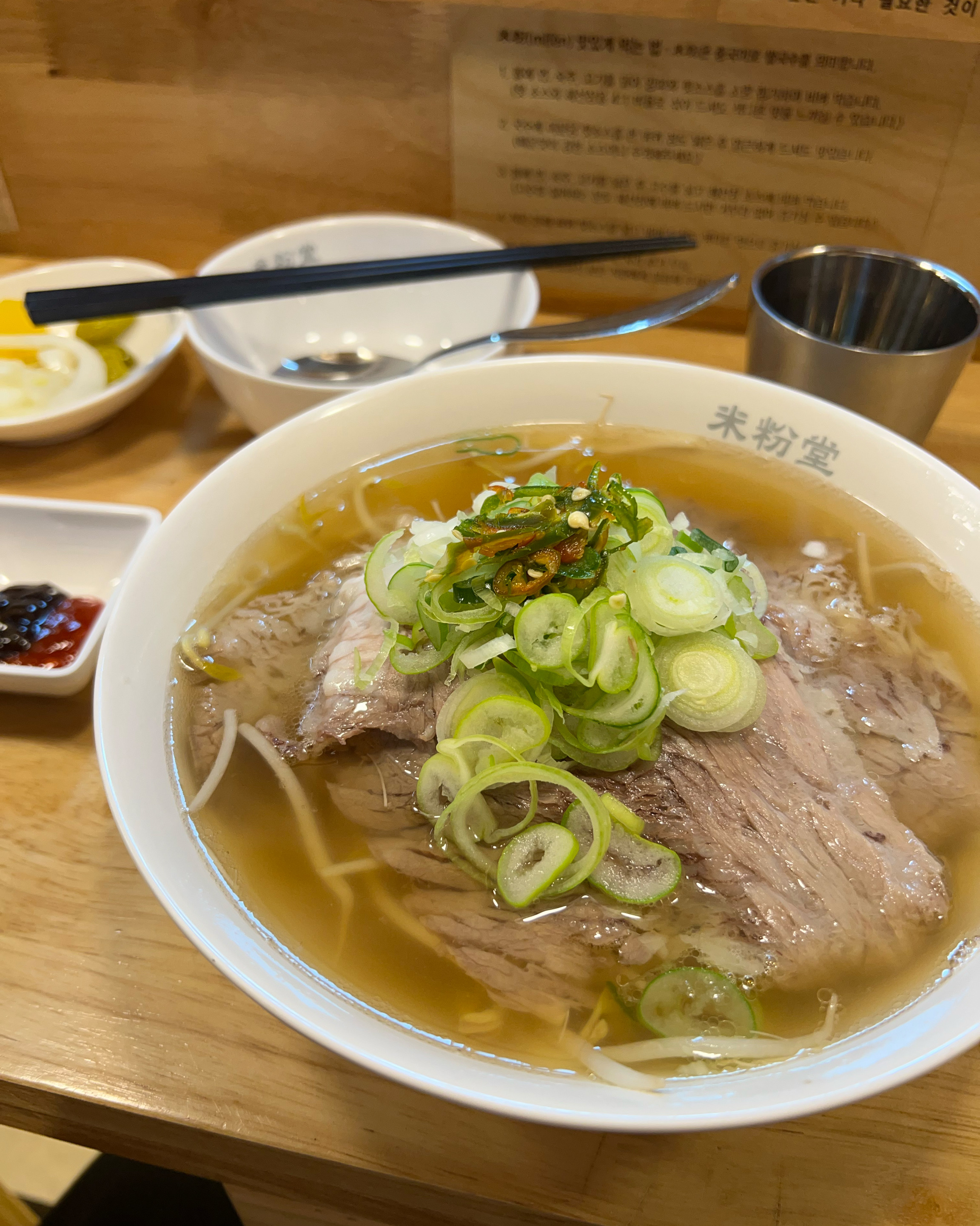 음식이 정말 맛있었어요! 재료도 신선하고, 정성이 느껴지는 맛이었습니다. 다음에 또 방문하