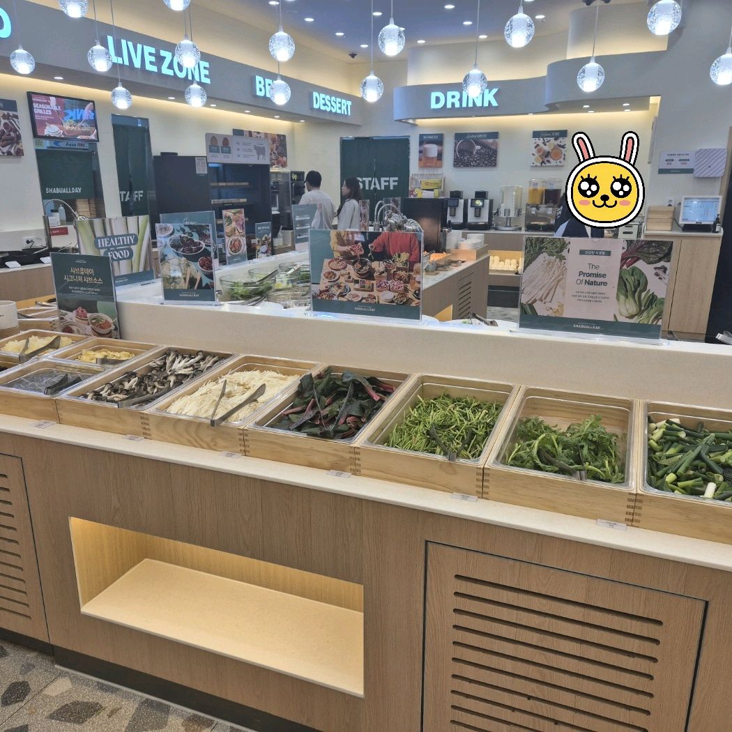 점심시간에 방문했어용! 손님도 많았는데 음식도 빨리 채워주시고 야채도 너무 신선했어요! 카