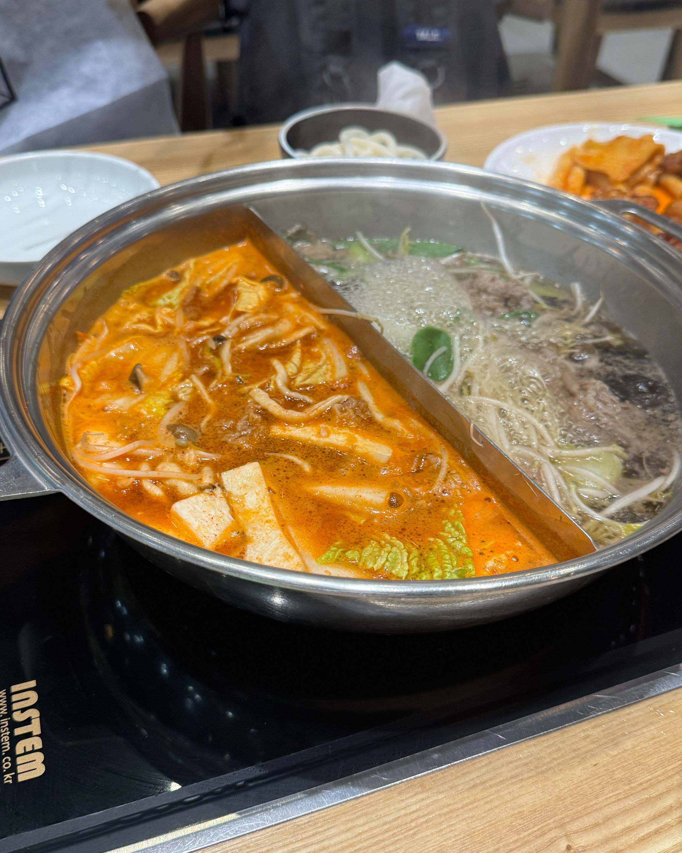 웨이팅 없고 사람 많아서 혼잡하긴 하나 - 울산 삼산 맛집 샤브20 울산삼산점