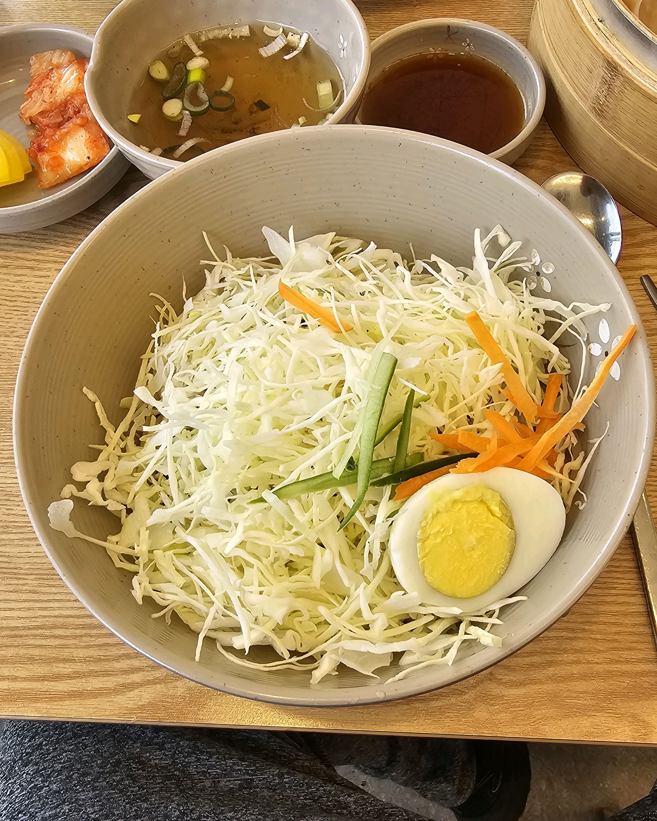 중간쫄면, 김치찐만두, 김밥 주문했어요~ - 권선동 맛집 보영만두 권선직영점
