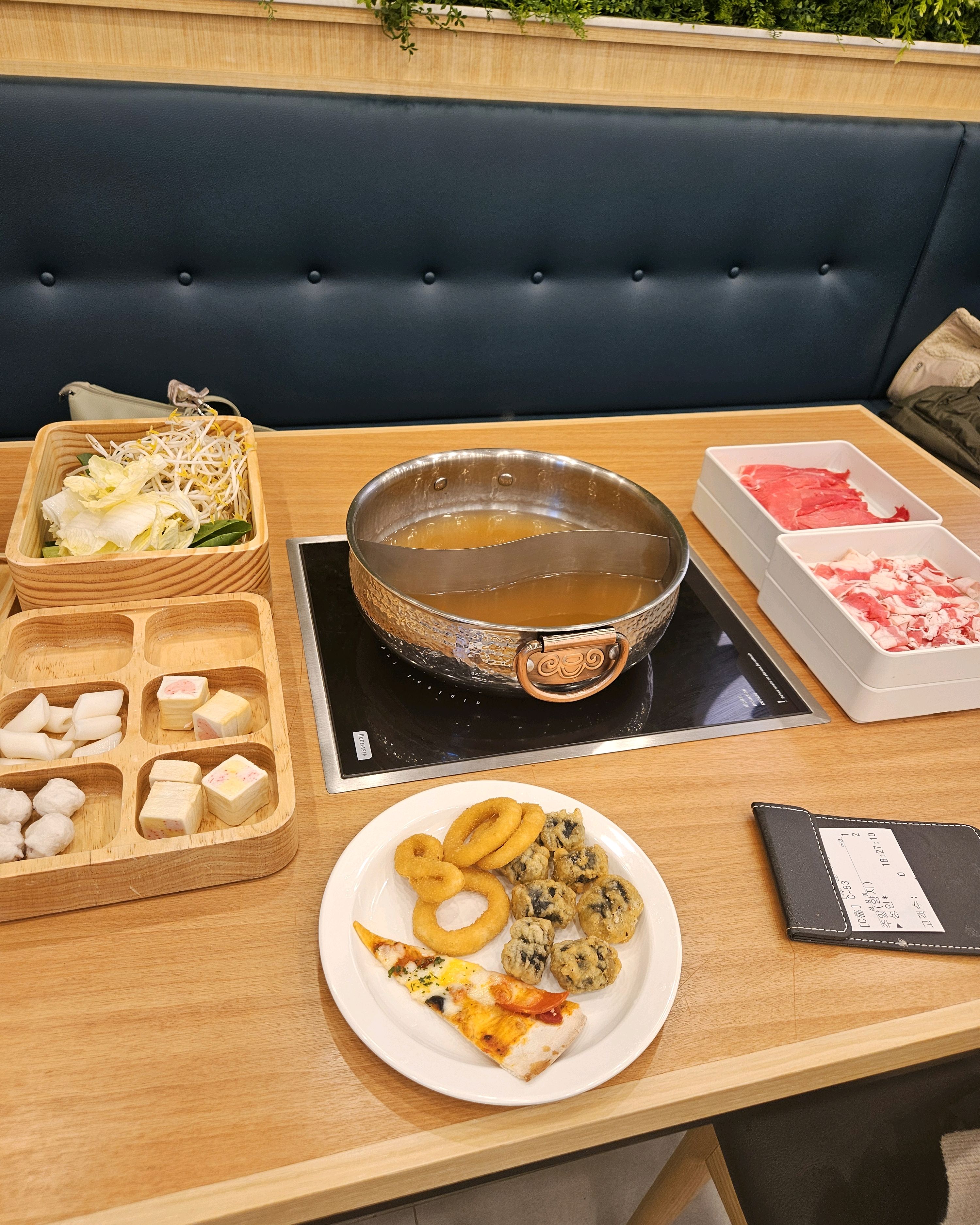 일요일 오후 6시쯤 도착했는데 대기 시간 120분이래서... 기다릴까 말까 하다가 기다렸는