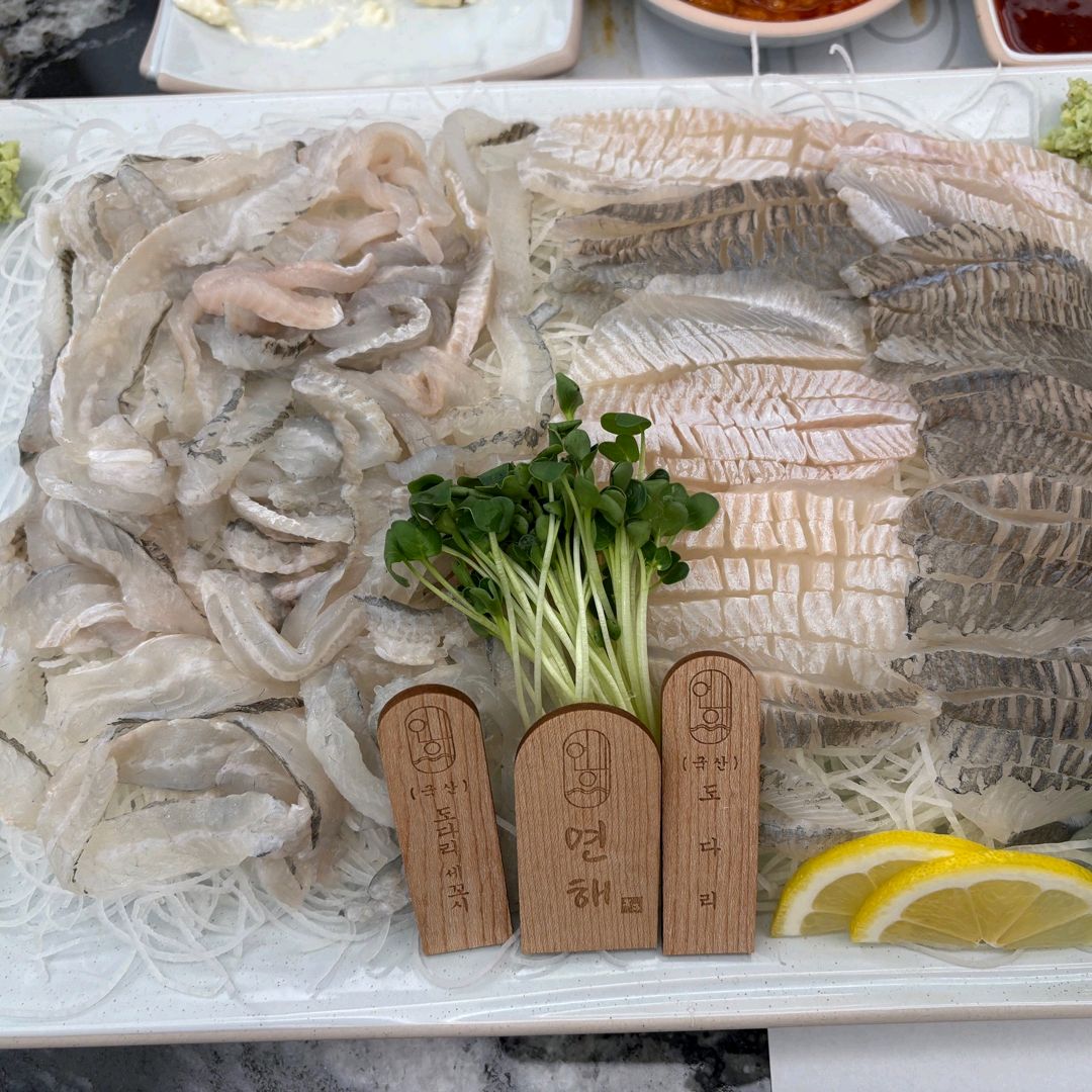 지나가면서 오픈하면 꼭 가봐야지 했는데 오늘은 드디어 먹을 수 있었어요. 보양식 같은 미역