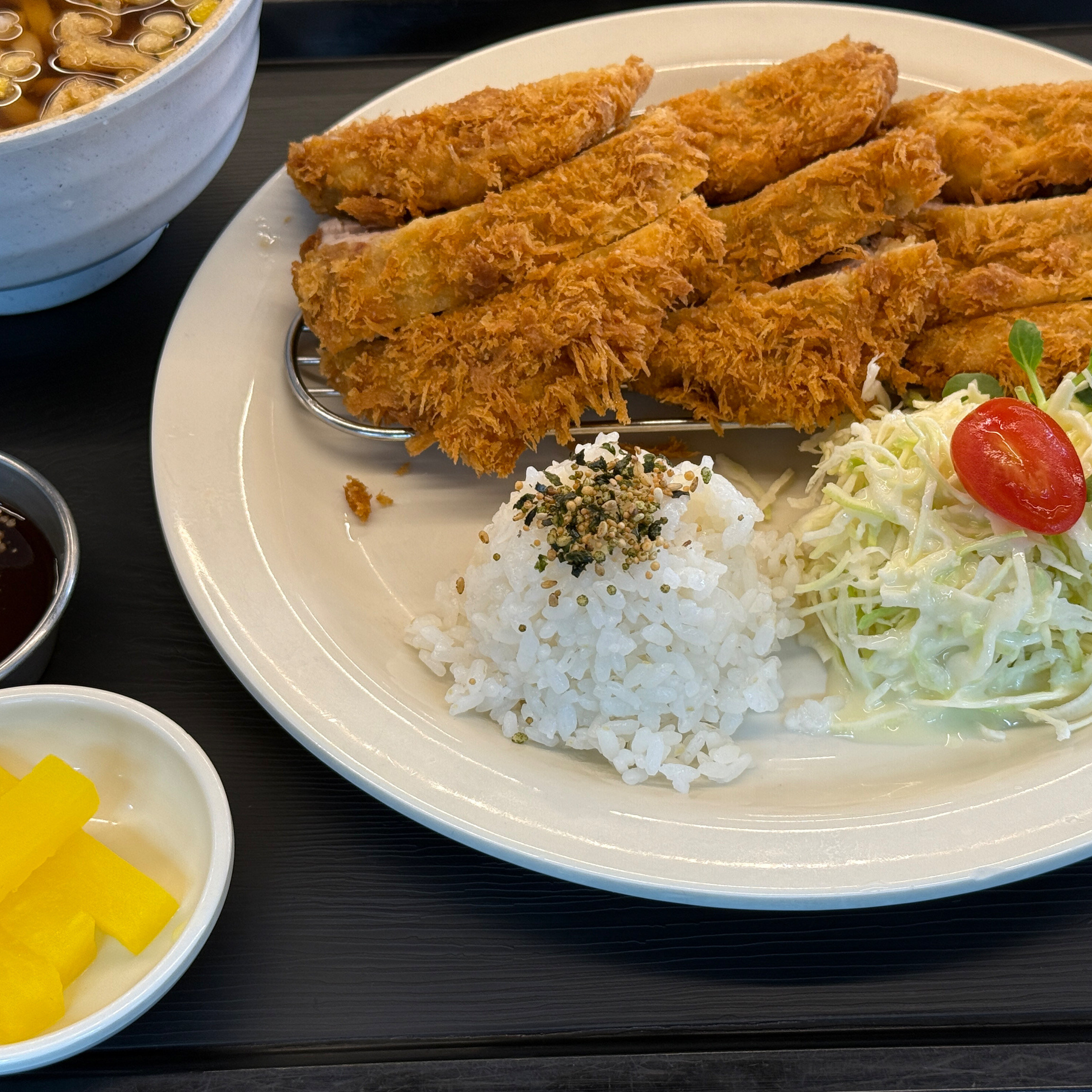 오랜만에 친구와 근처 놀러왔다가 들렀는데 항상 인사 밝게 해 - 남양주 화도 맛집 홍익돈까스 남양주화도점