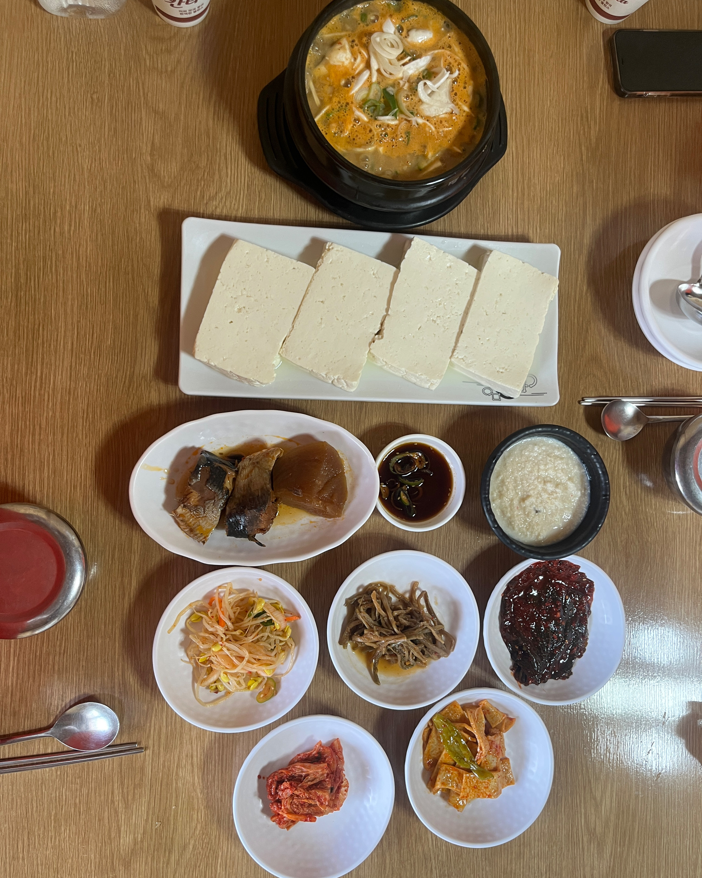 그동안 갈때마다 재료소진으로 일찍 마감하거나 열지않는 날이라 못먹었는데 청국장 깔끔해서 좋