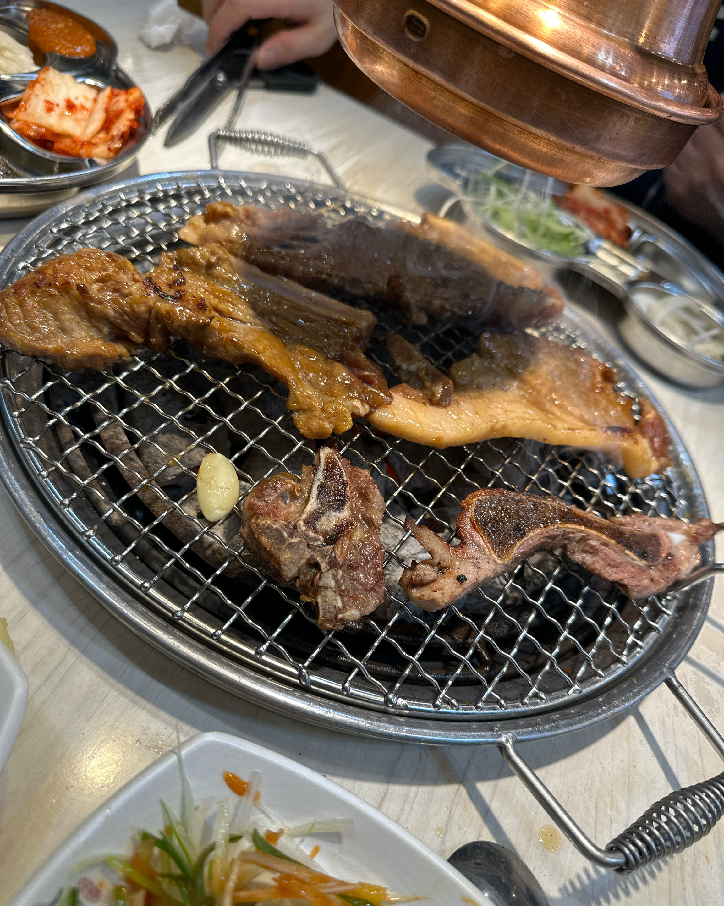 매장과 주차장은 협소한편이지만 - 백석동 맛집 명륜진사갈비 일산백석점