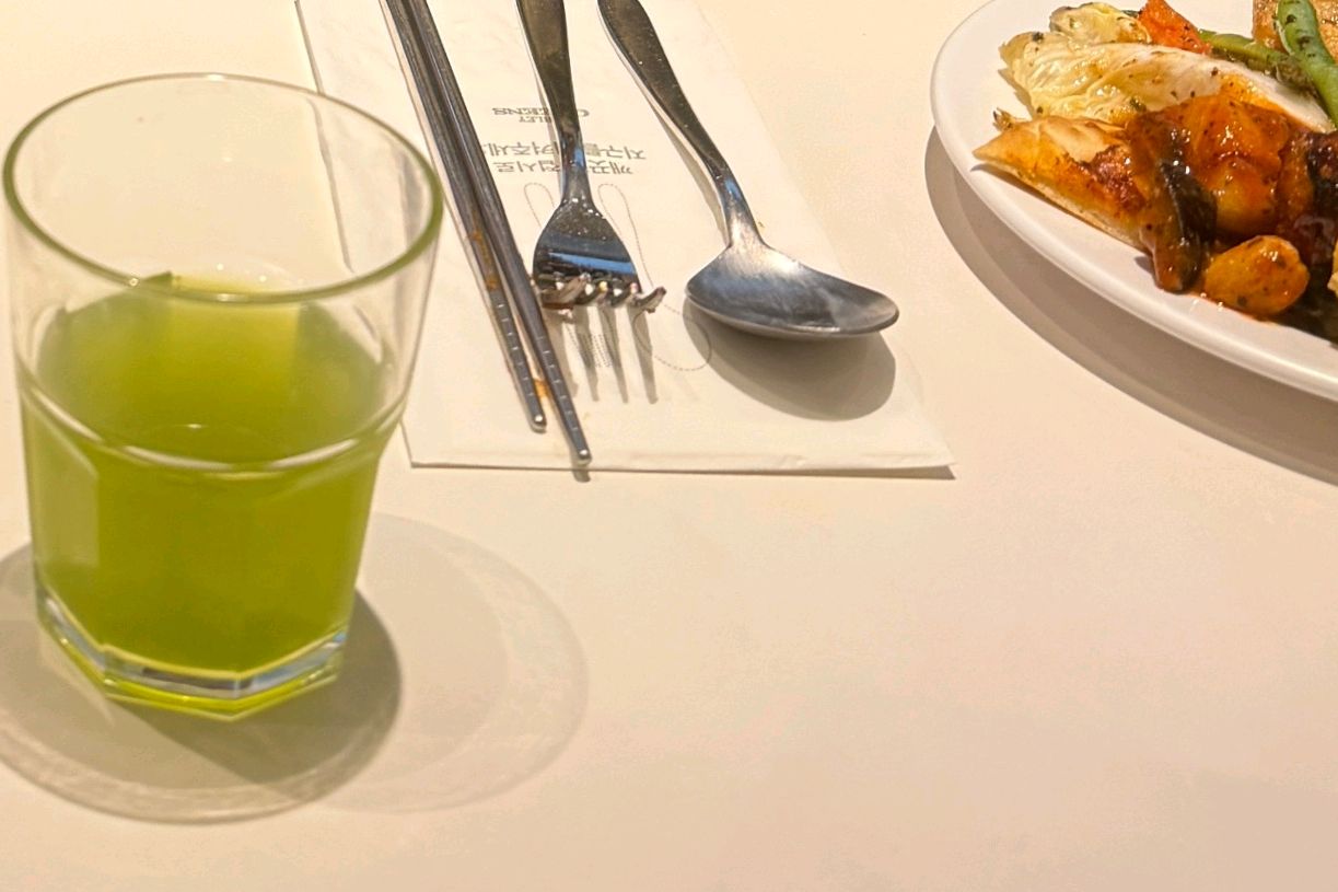 음식 리필이 금방 되고, 식기도 로봇이 빠르게 수거하러 와줘서 좋아요 - 울산 달동 맛집 애슐리퀸즈 뉴코아 울산점