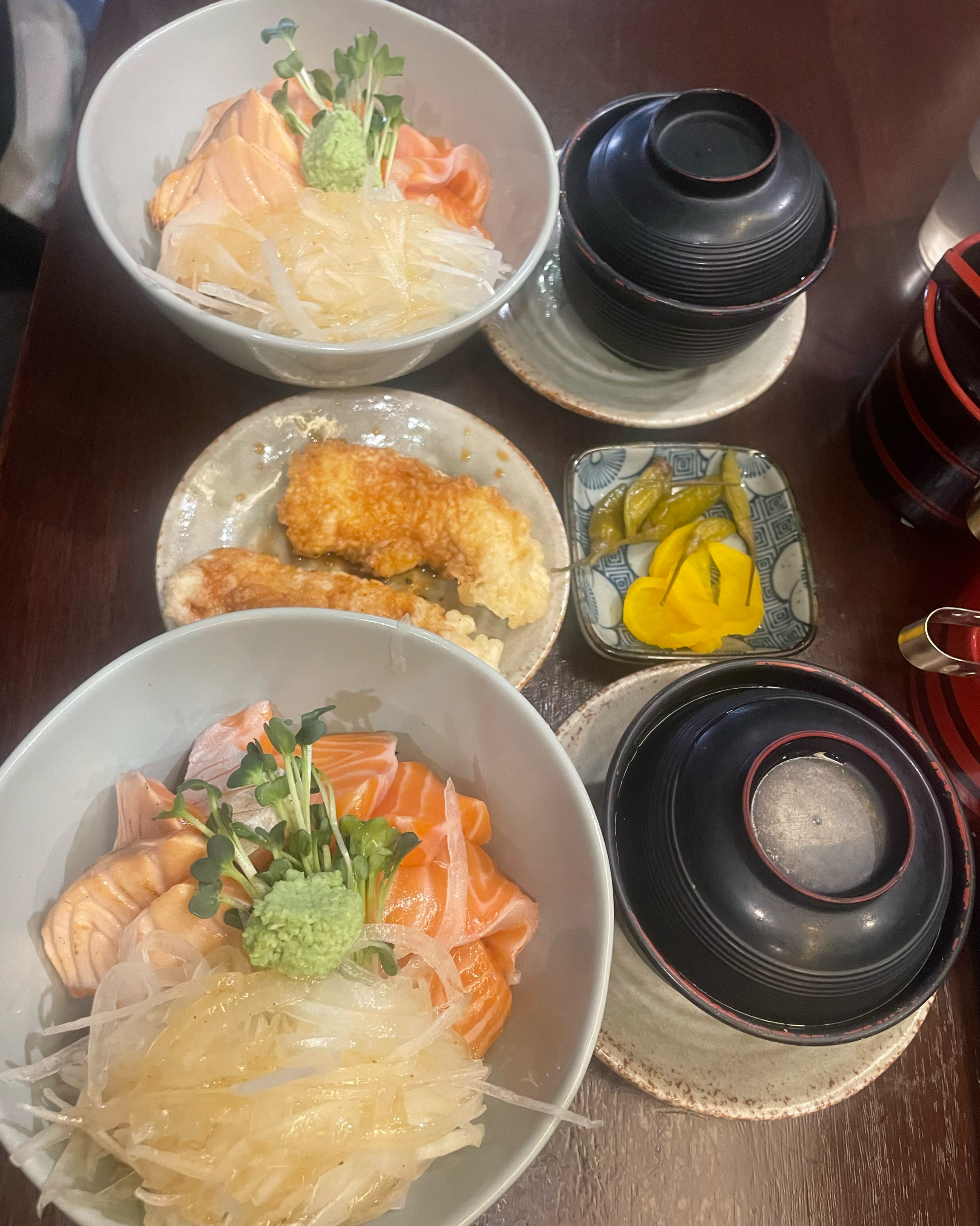 텐동 자주 먹다가 이날은 사케동 먹었는데, 연어 비린맛 잔혀없이 진짜 맛있어요~ - 대구 맛집 유이쯔