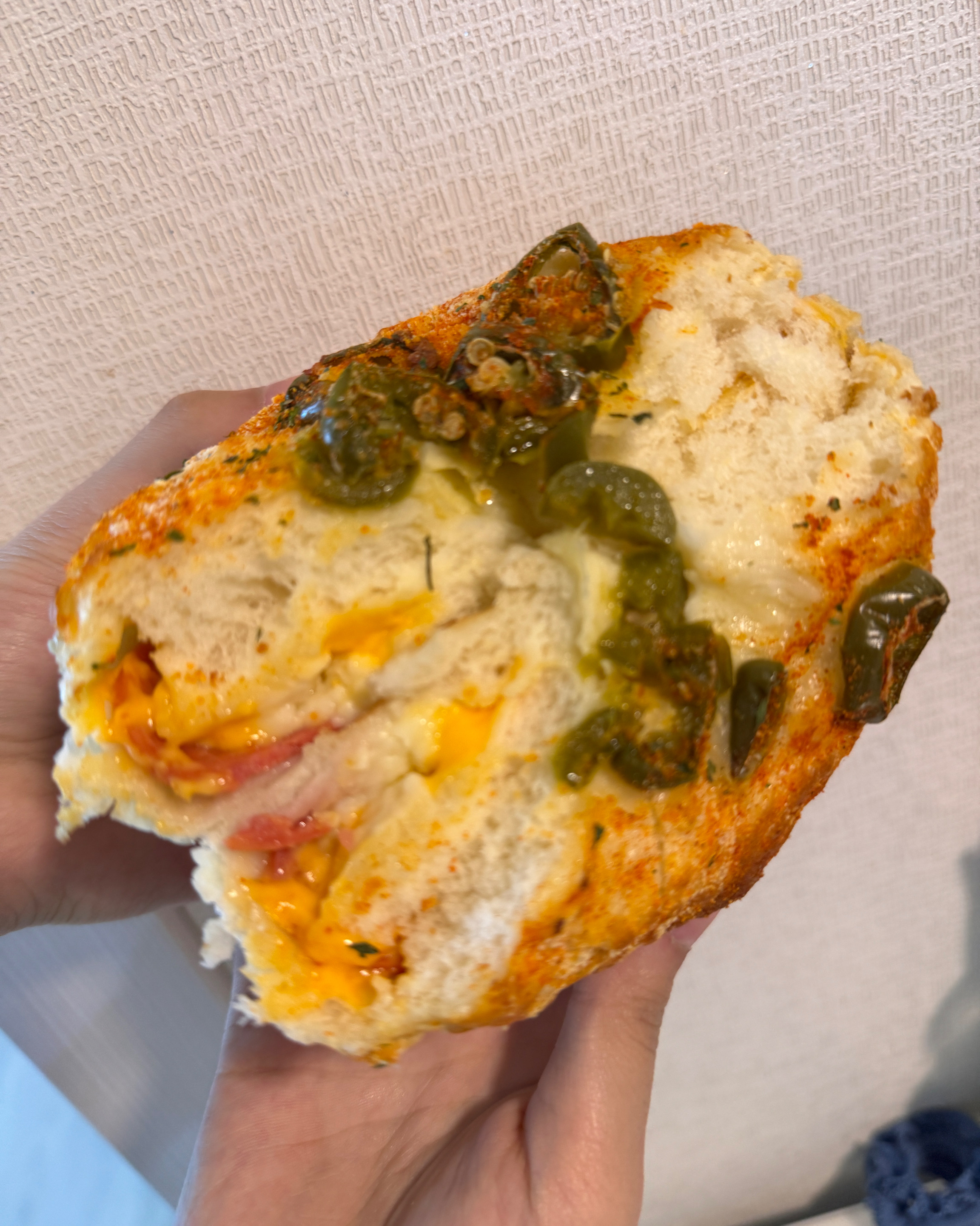베이글 사서 오븐이나 에어프라이어에 돌려야 진짜 맛있어요 대파베이글 빵은 바삭 속은 말랑