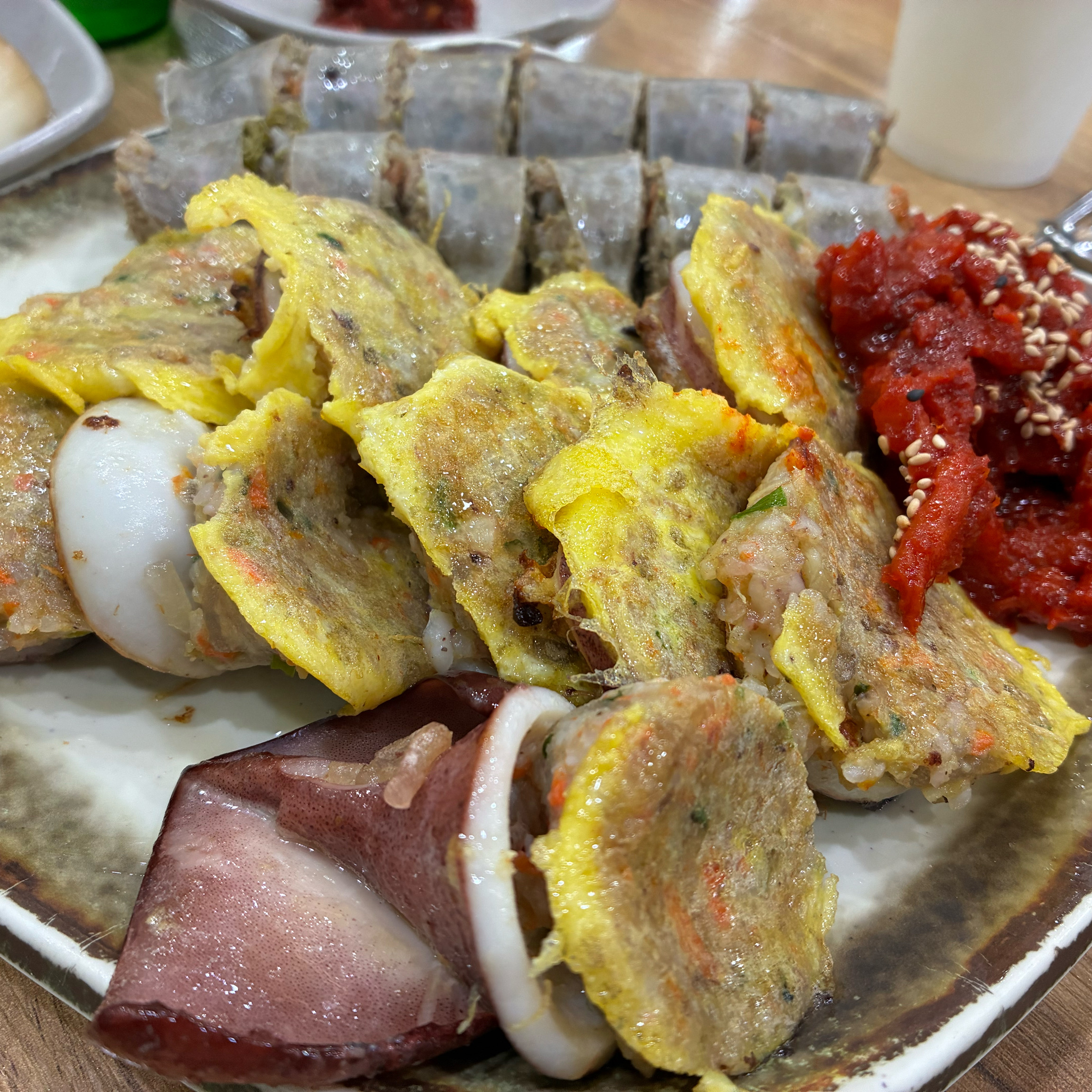 검색해서 리뷰 제일 많은 곳으로 갔는데 순대가 너무 담백하고 순대국도 양 많고 너무 맛있었