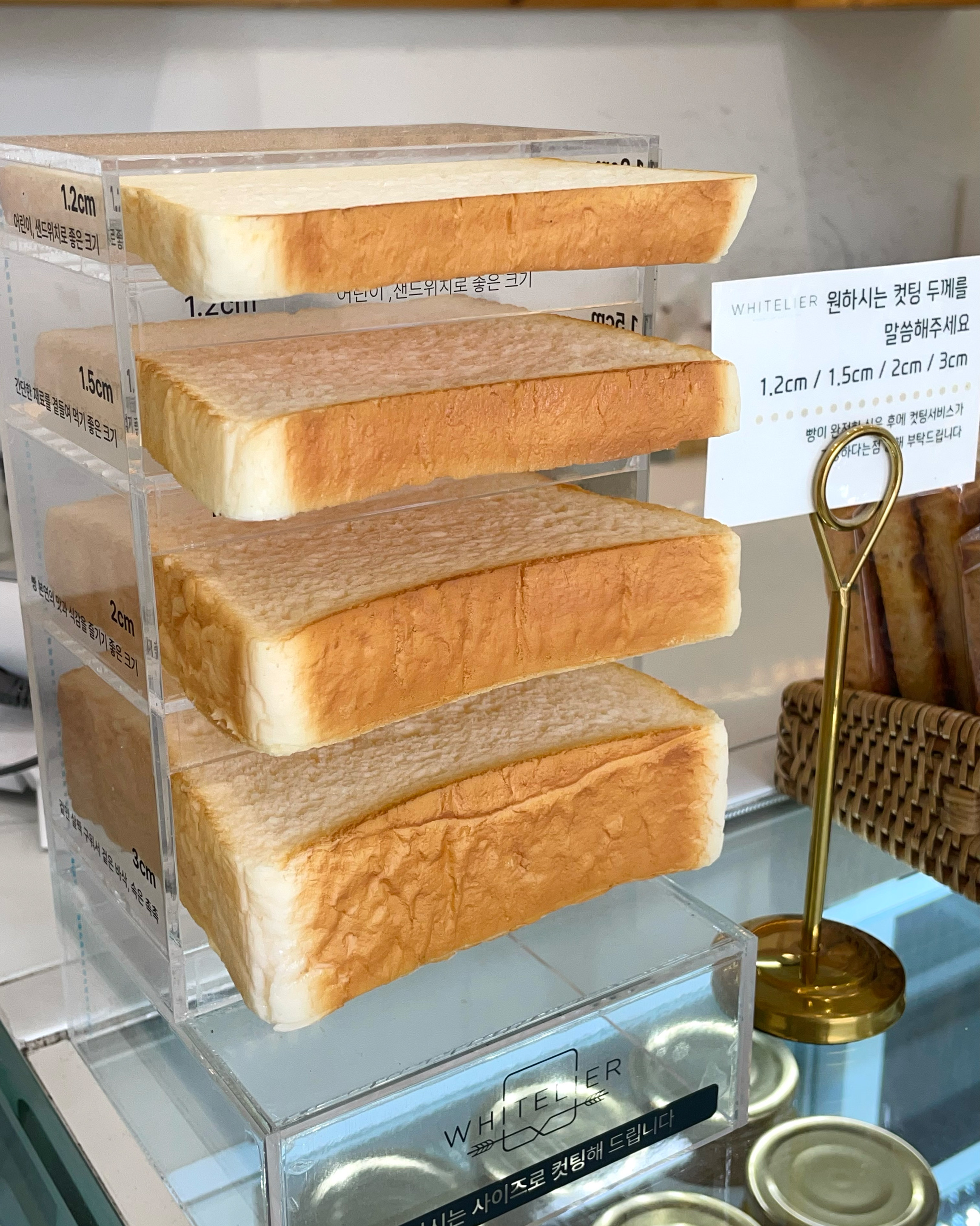 화이트리에 식빵이 맛있다고 해서 먹어보고 싶었는데 우연히 일산에서 발견해서 바로 구매했어요